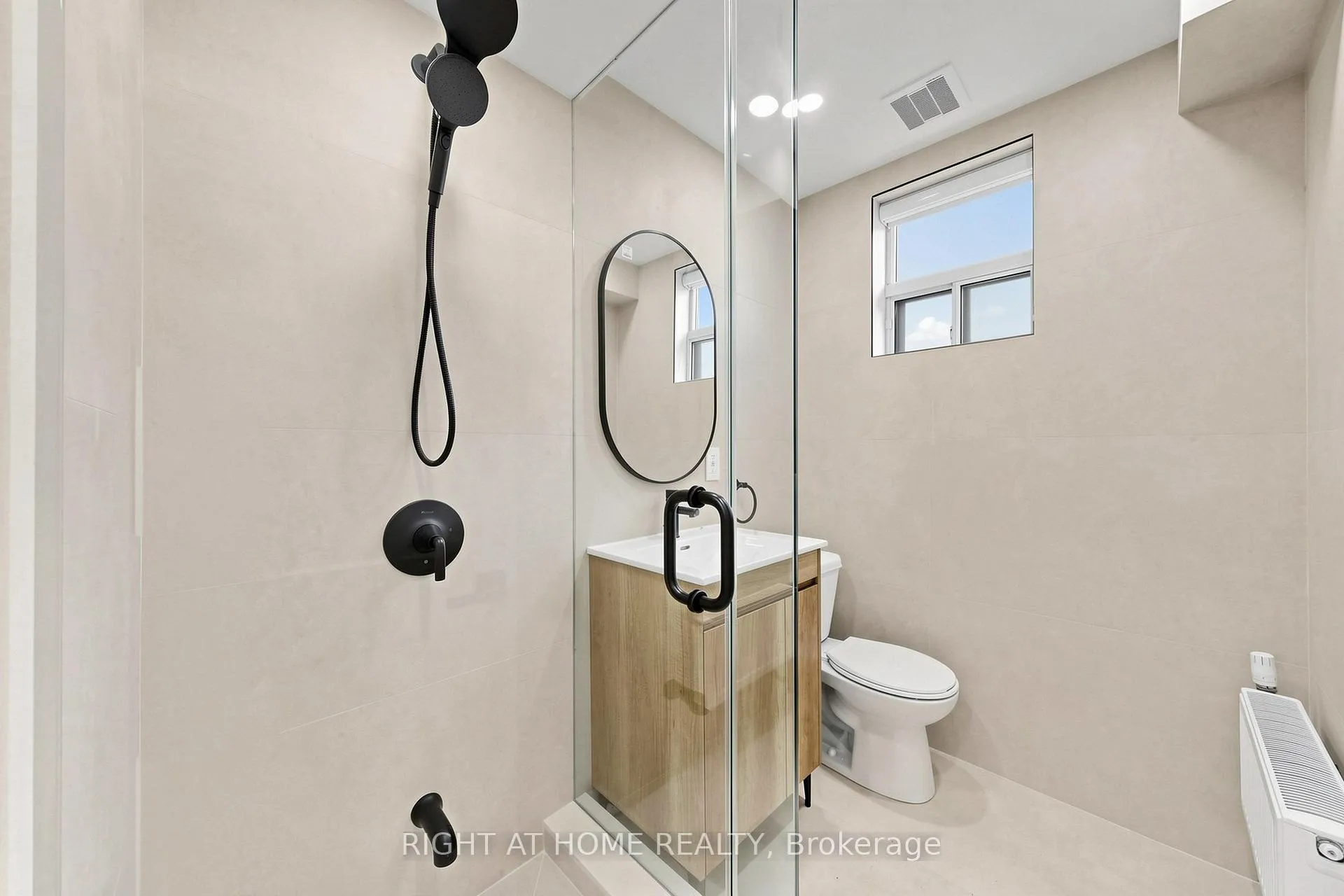 Photo 10 of Unit 1, 427 Lawrence Avenue W, Toronto, Bedford Park-Nortown — HOMEH