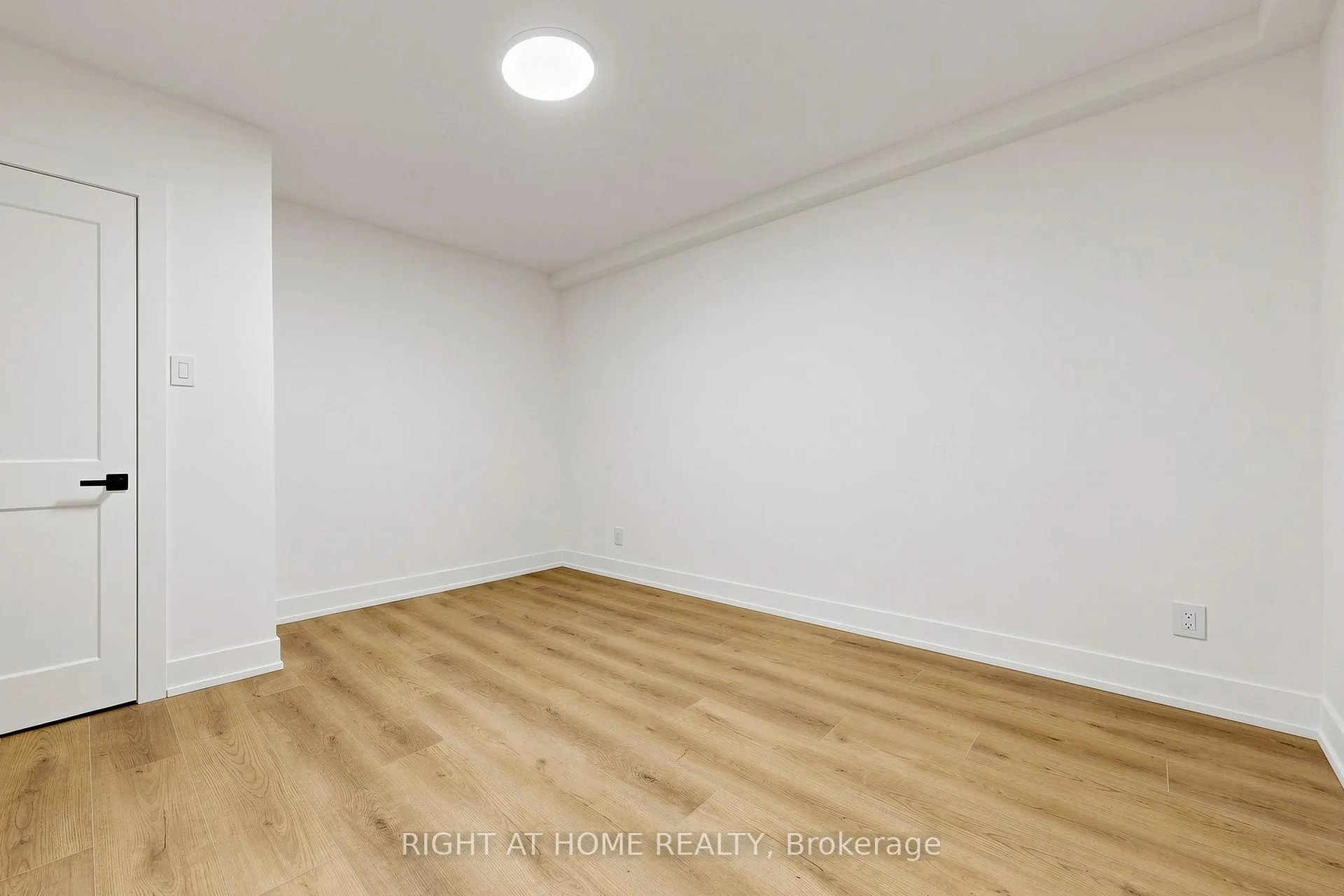 Photo 13 of Unit 1, 427 Lawrence Avenue W, Toronto, Bedford Park-Nortown — HOMEH