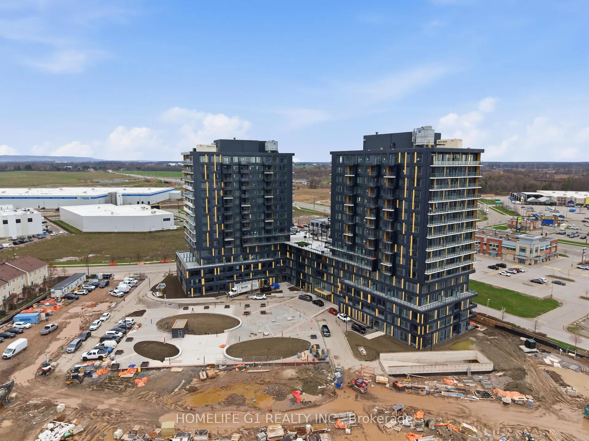 Photo 3 of Unit 16, 4878 Powers Common, Burlington, Alton — HOMEH
