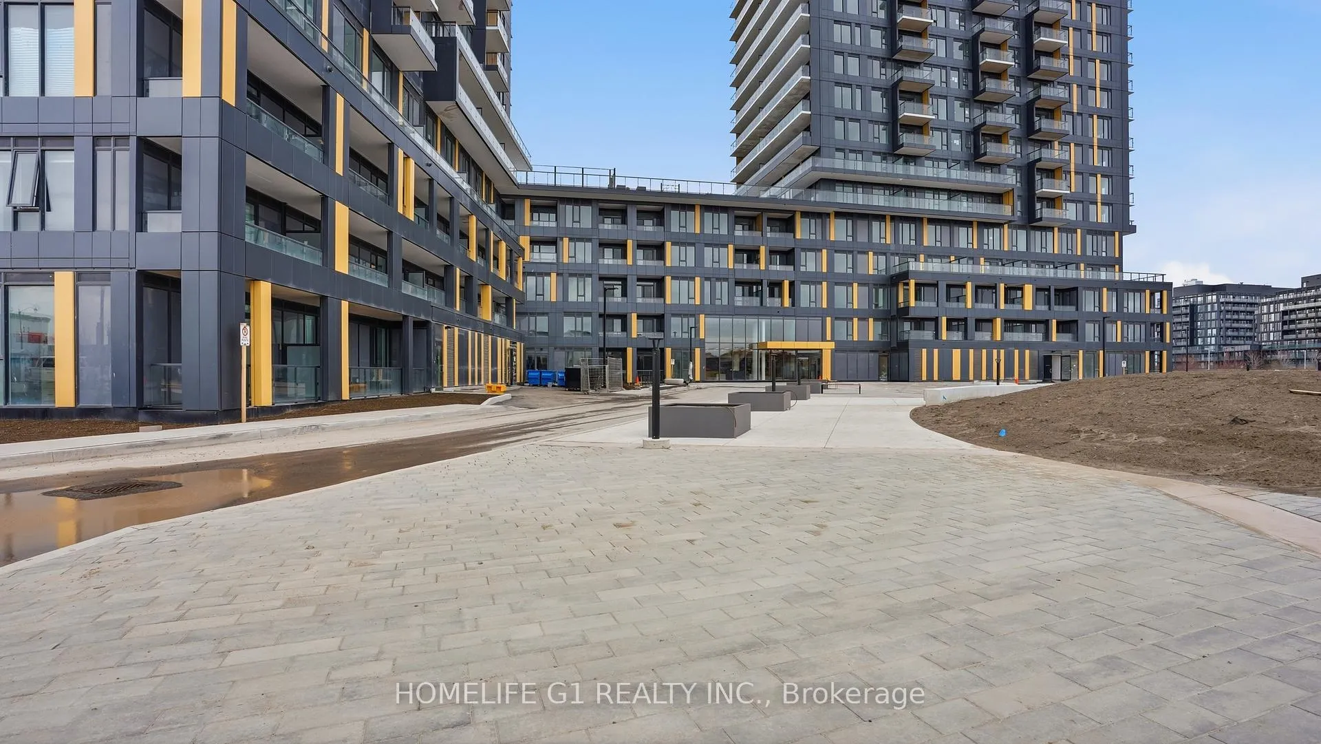 Photo 8 of Unit 16, 4878 Powers Common, Burlington, Alton — HOMEH