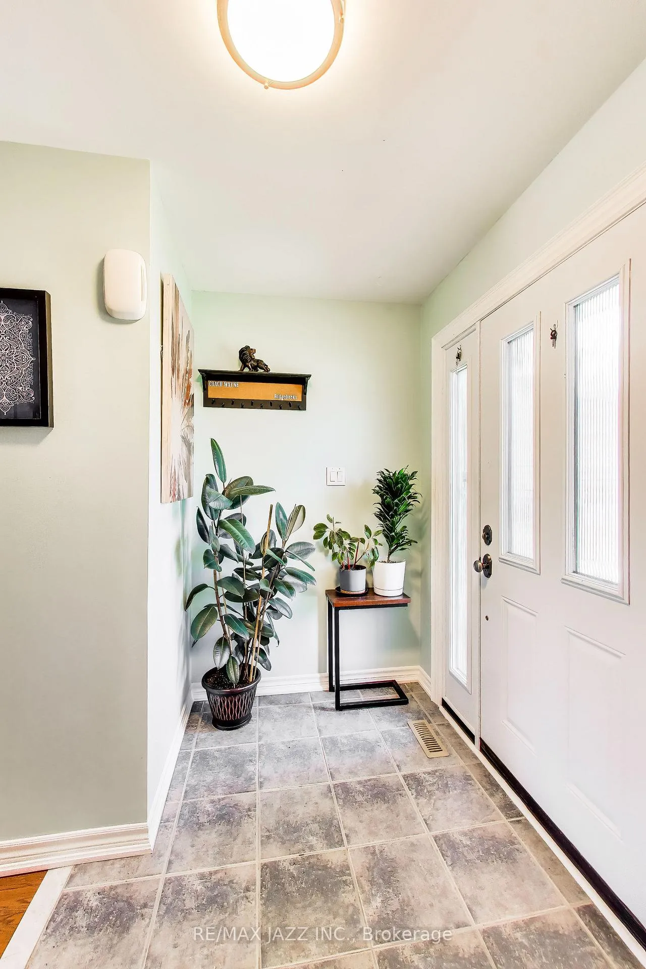 Photo 4 of 55 Clover Ridge Drive W, Ajax, South West — HOMEH