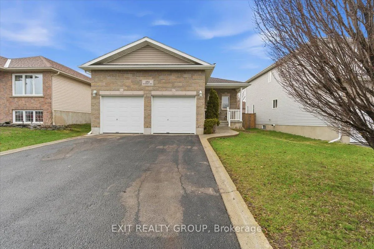 Photo 3 of 173 Kildare Avenue, Loyalist, Amherstview — HOMEH