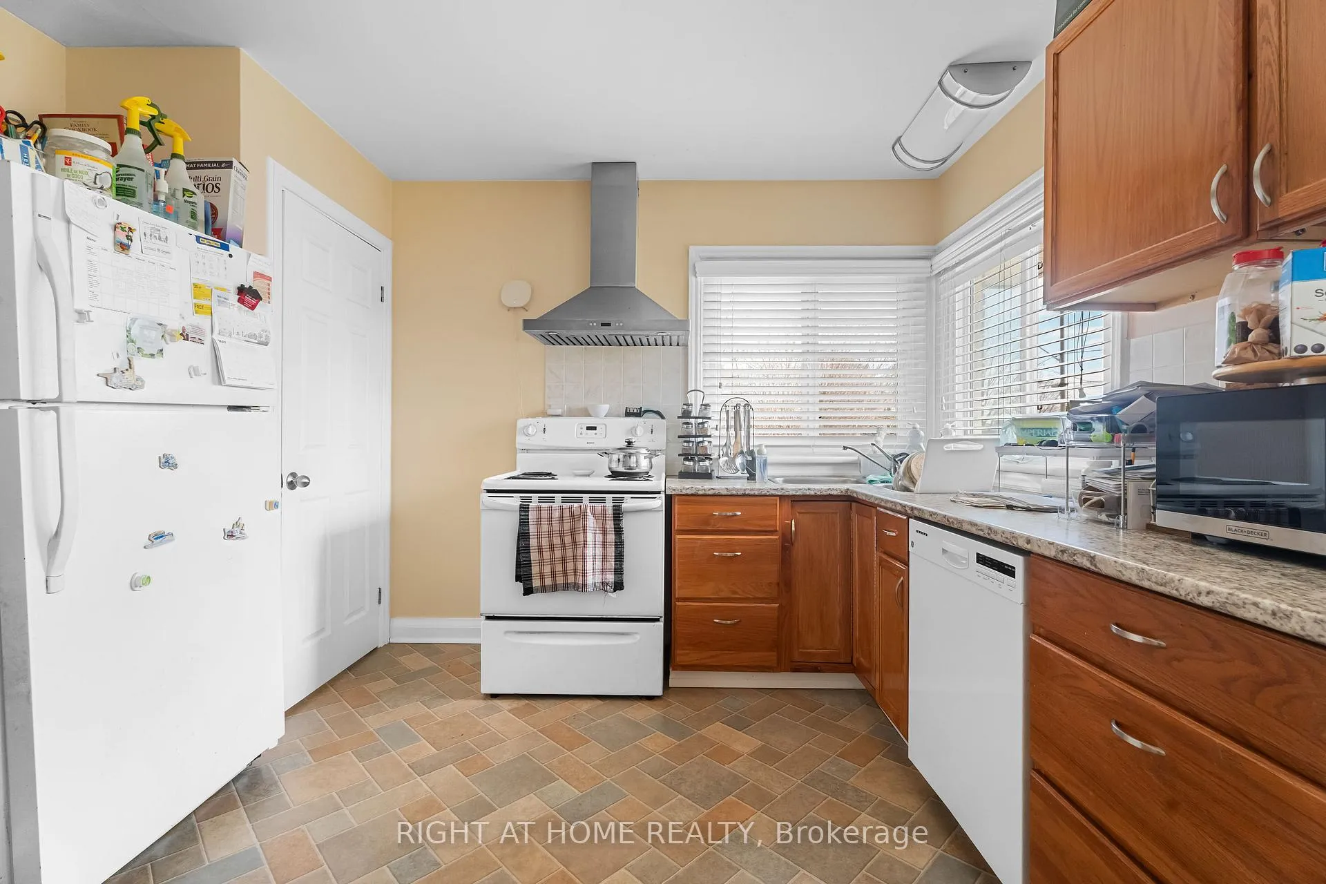 Photo 16 of 1307 Princess Street, Cornwall — HOMEH
