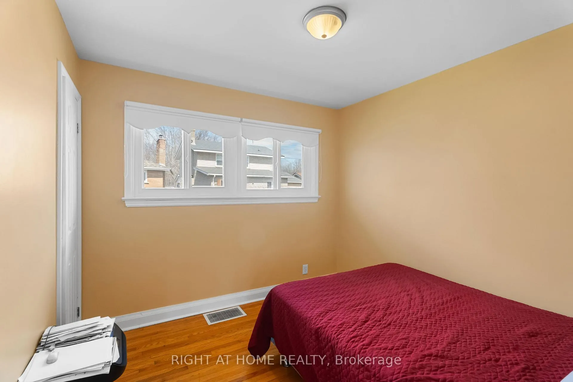 Photo 5 of 1307 Princess Street, Cornwall — HOMEH