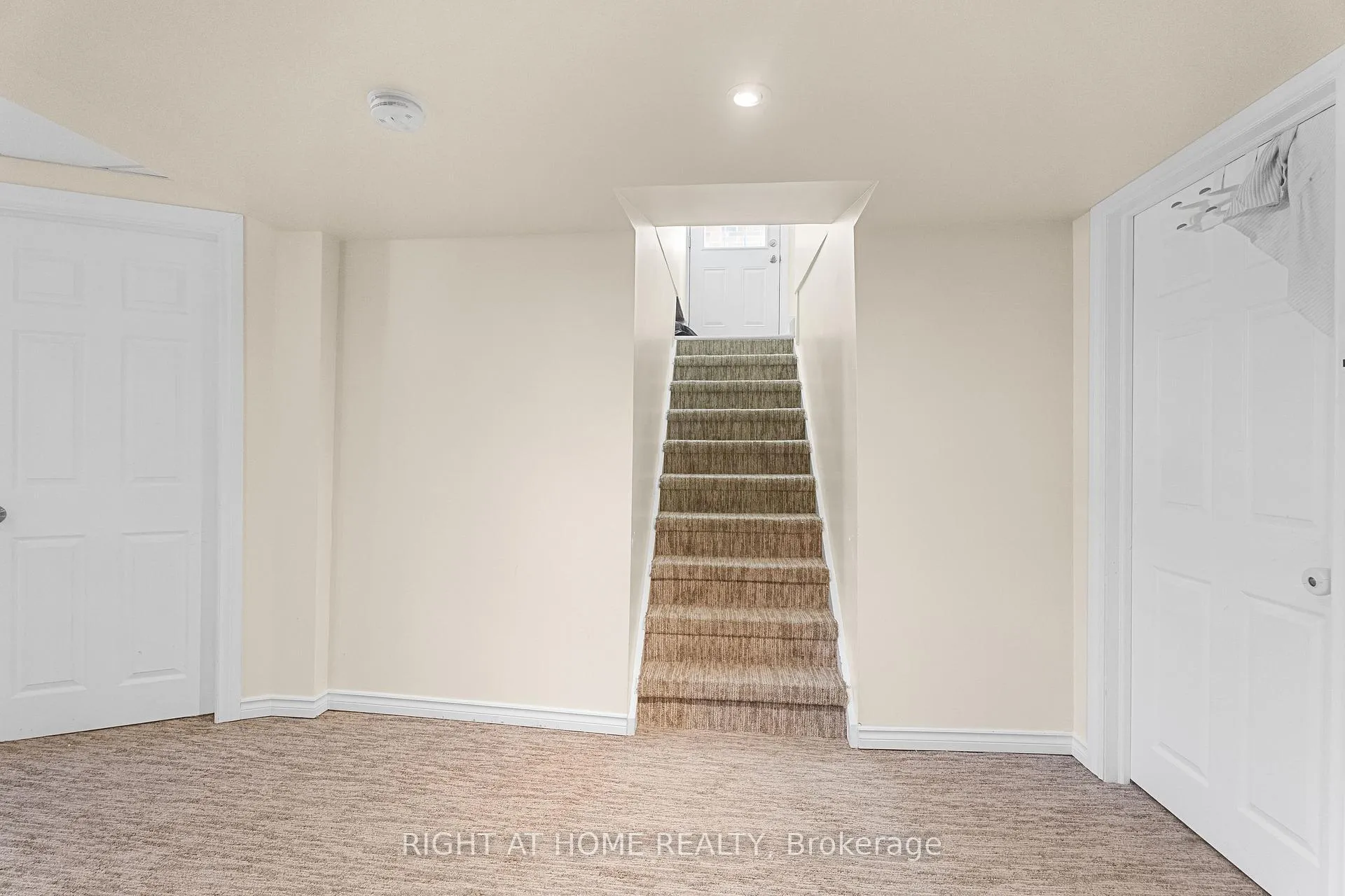 Photo 6 of 1307 Princess Street, Cornwall — HOMEH