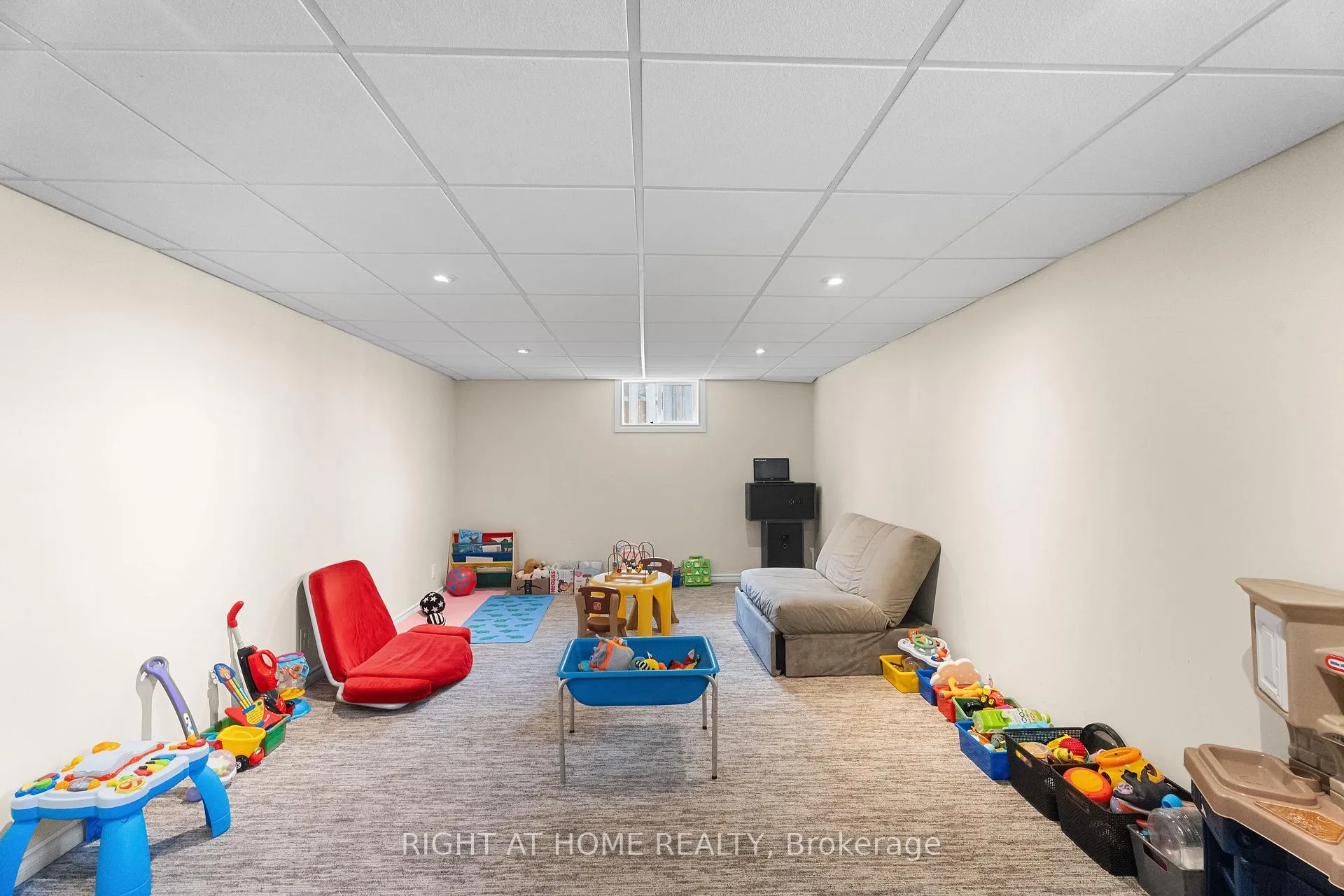 Photo 9 of 1307 Princess Street, Cornwall — HOMEH