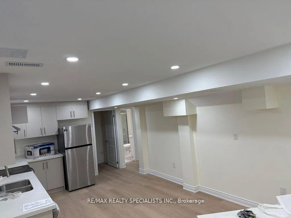 Photo 5 of 245 Montgomery Avenue, Whitby, Brooklin — HOMEH