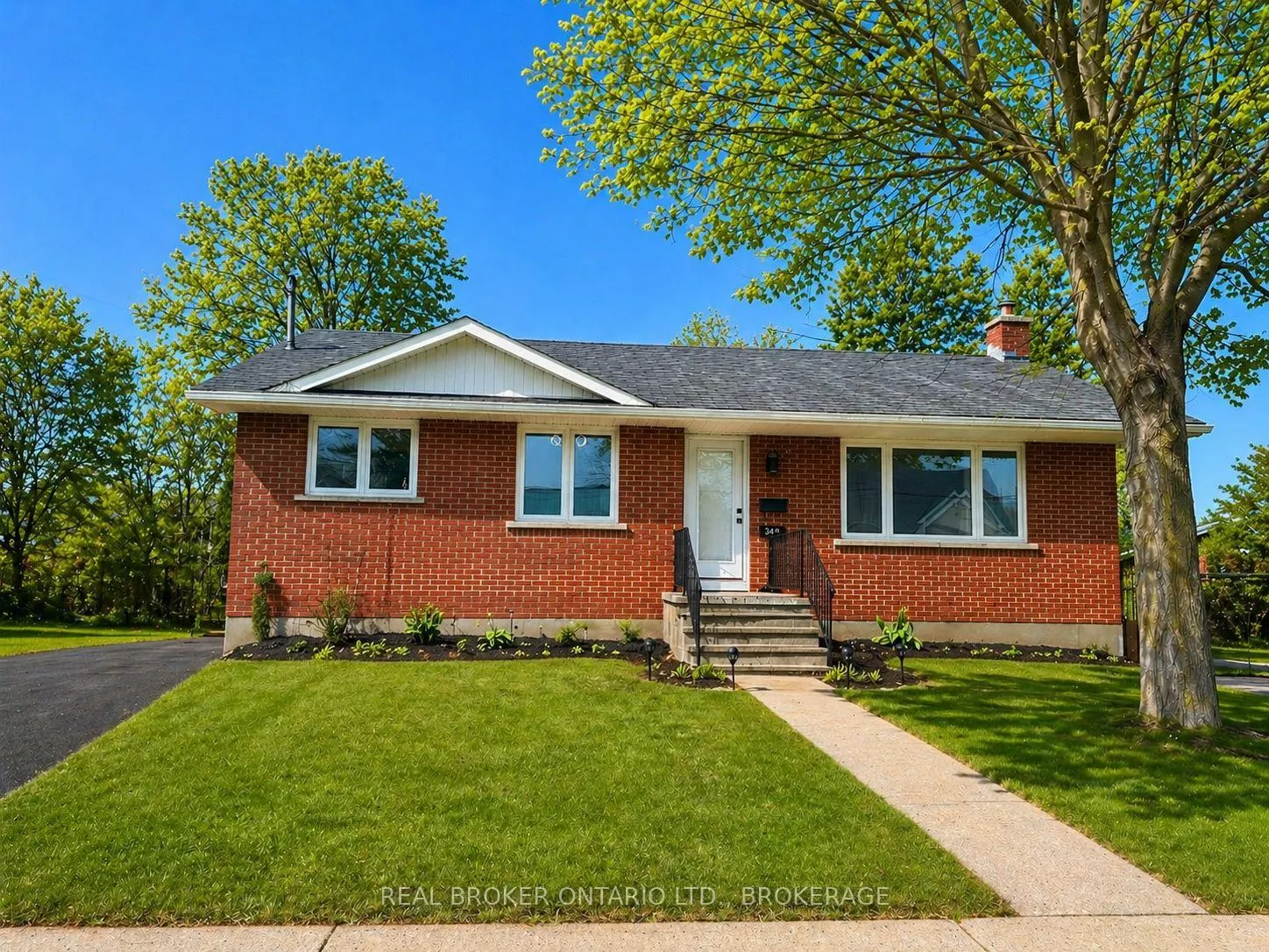 Photo 2 of 340 River Street, Gananoque — HOMEH