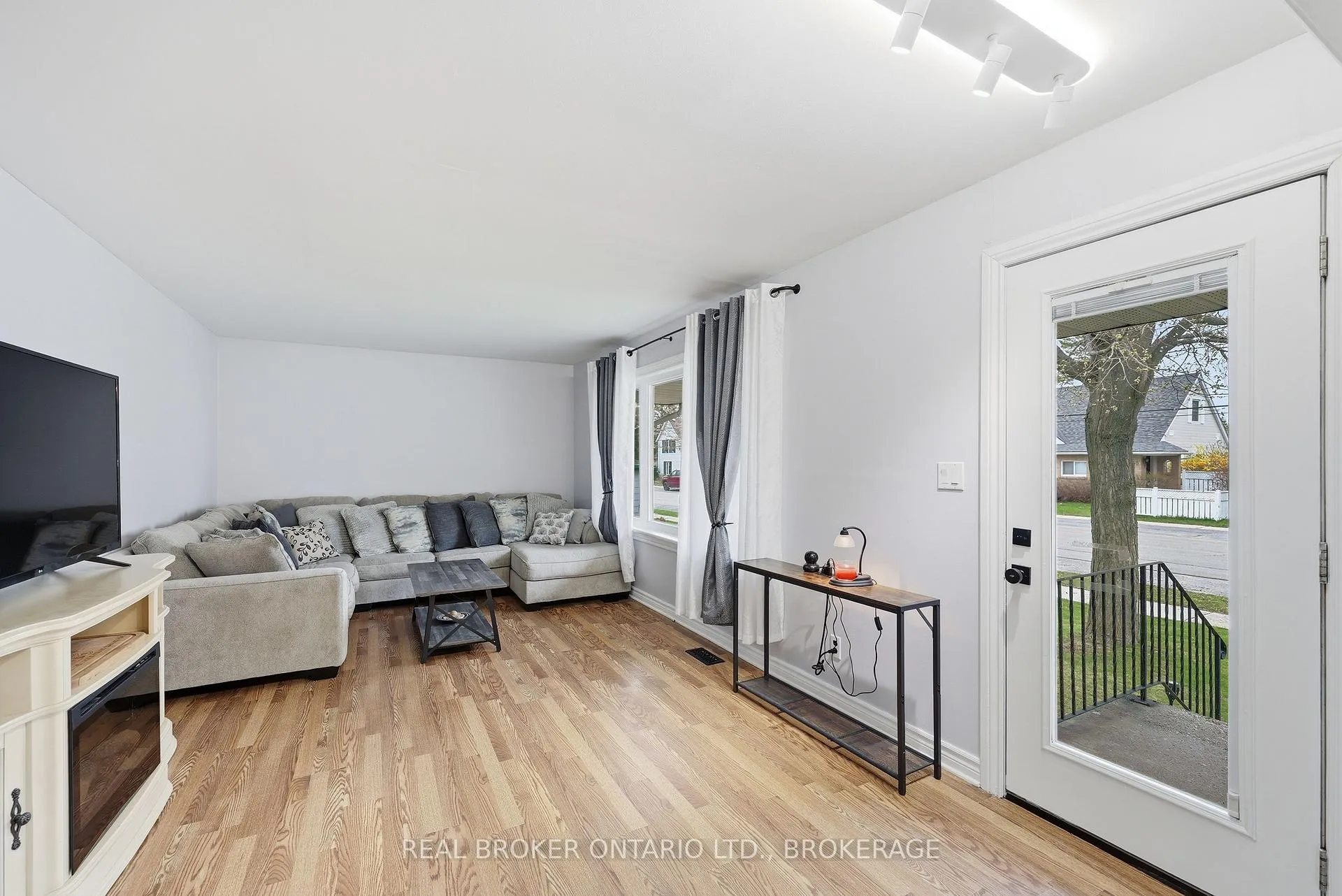 Photo 6 of 340 River Street, Gananoque — HOMEH