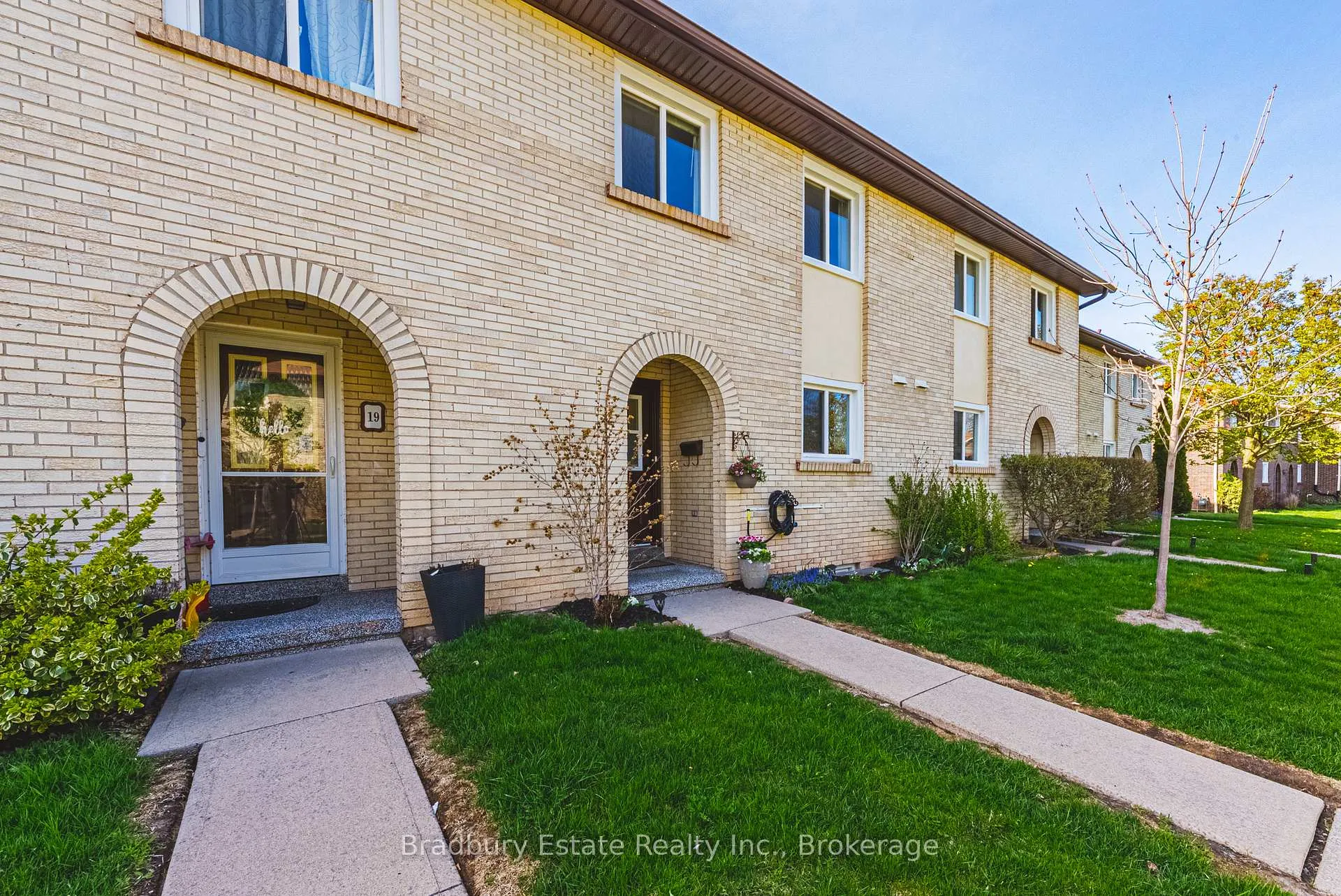 Photo 1 of Unit 18, 1450 Sixth Line, Oakville, College Park — HOMEH