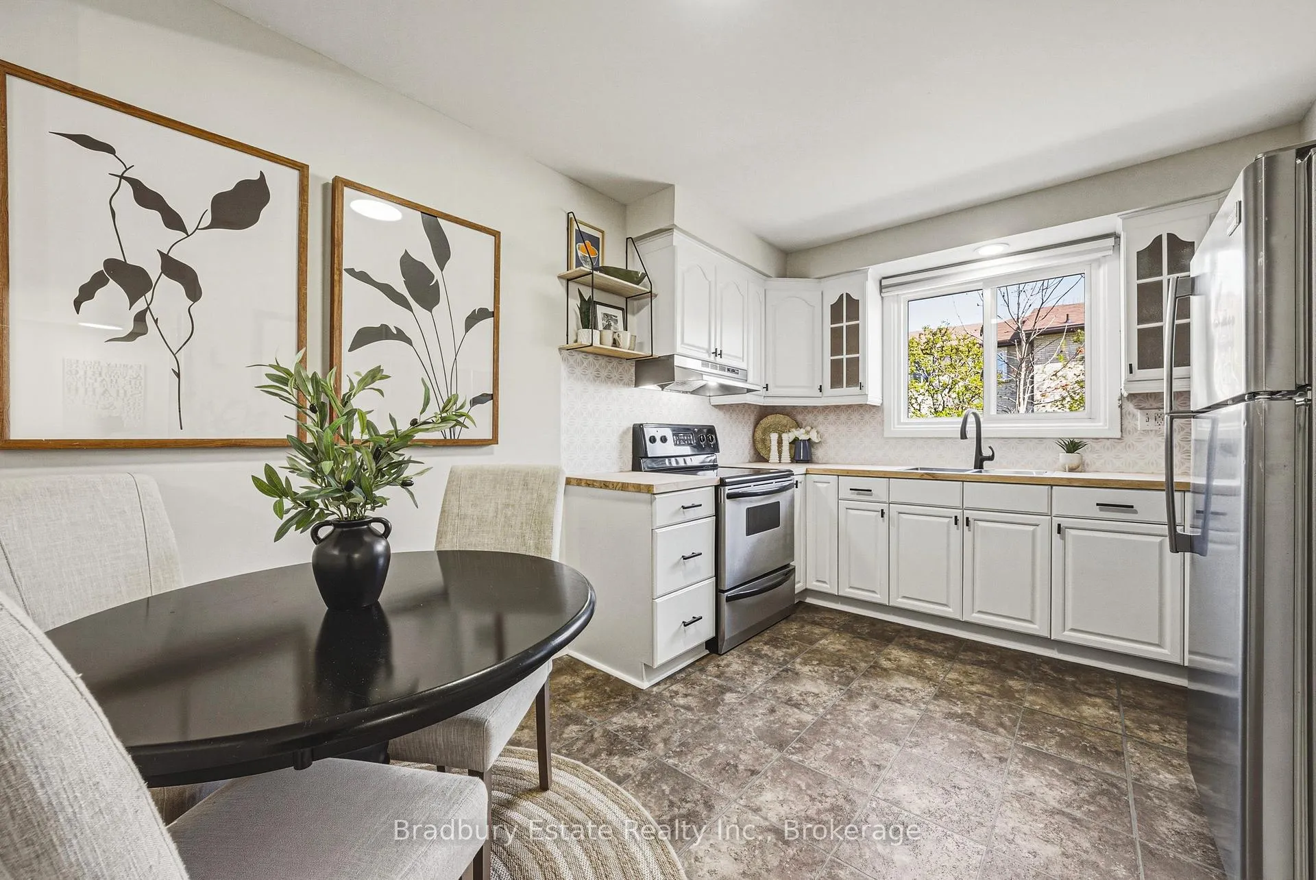 Photo 3 of Unit 18, 1450 Sixth Line, Oakville, College Park — HOMEH