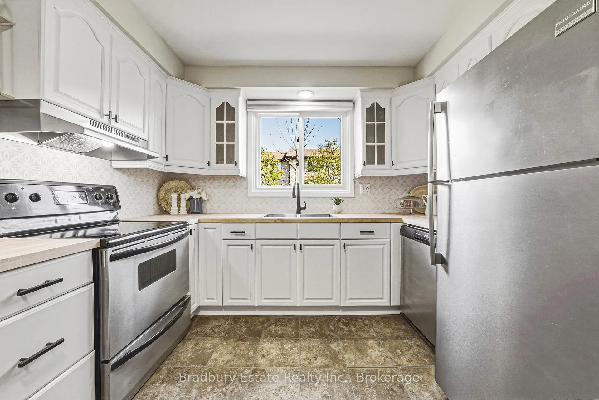 Photo 4 of Unit 18, 1450 Sixth Line, Oakville, College Park — HOMEH