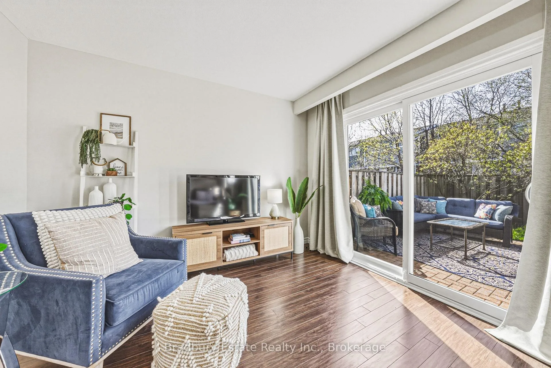 Photo 12 of Unit 18, 1450 Sixth Line, Oakville, College Park — HOMEH