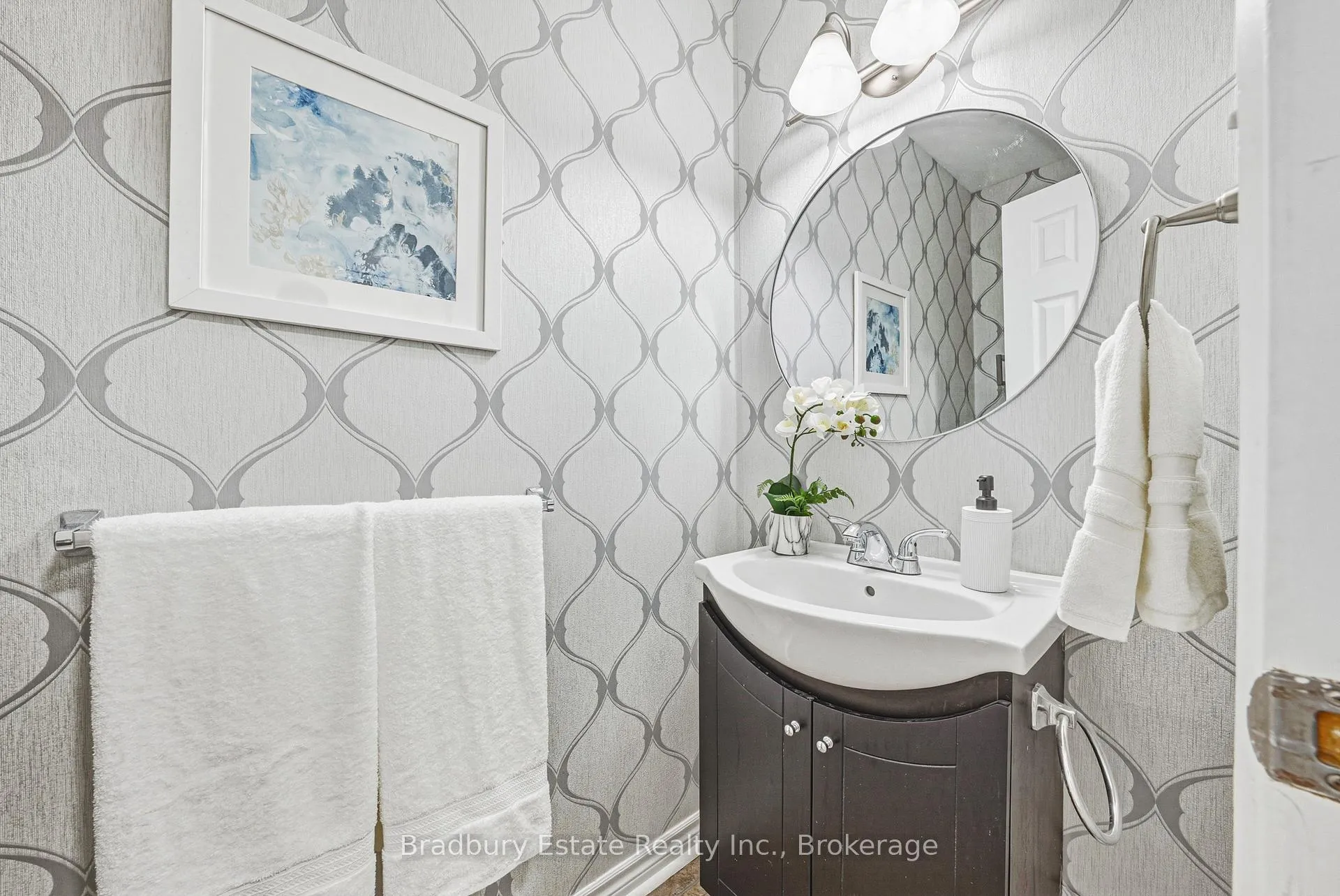 Photo 13 of Unit 18, 1450 Sixth Line, Oakville, College Park — HOMEH