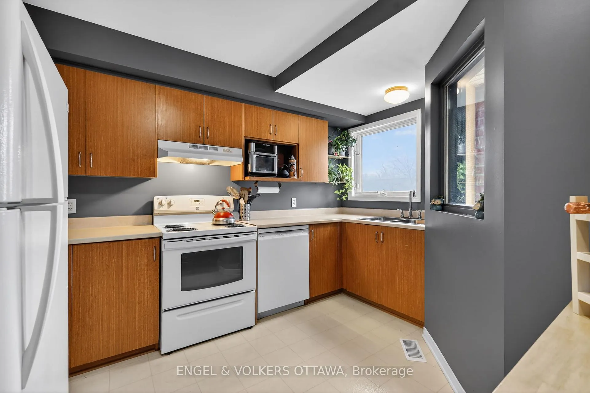 Photo 3 of 272 King Edward Avenue, Ottawa, Lower Town/Byward Market — HOMEH