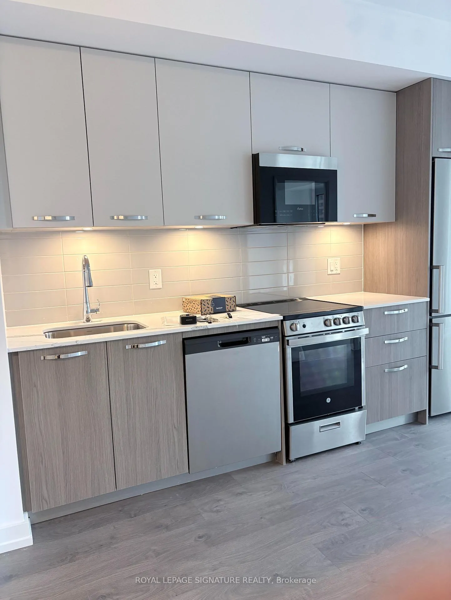 Photo 2 of Unit 1401, 75 James Street, Hamilton, Corktown — HOMEH