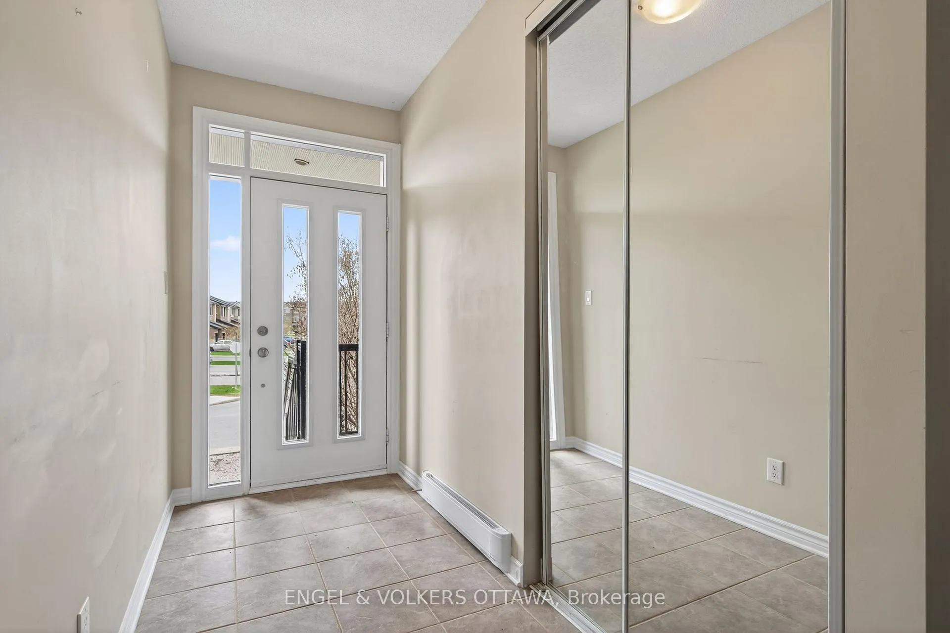 Photo 4 of Unit 52, 119 Poplin Street, Ottawa, Riverside South/Gloucester Glen — HOMEH