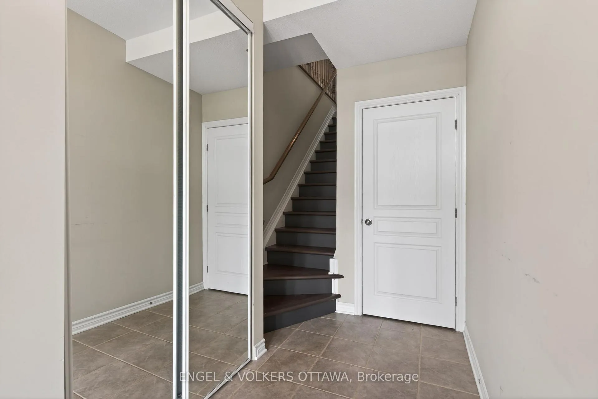 Photo 5 of Unit 52, 119 Poplin Street, Ottawa, Riverside South/Gloucester Glen — HOMEH