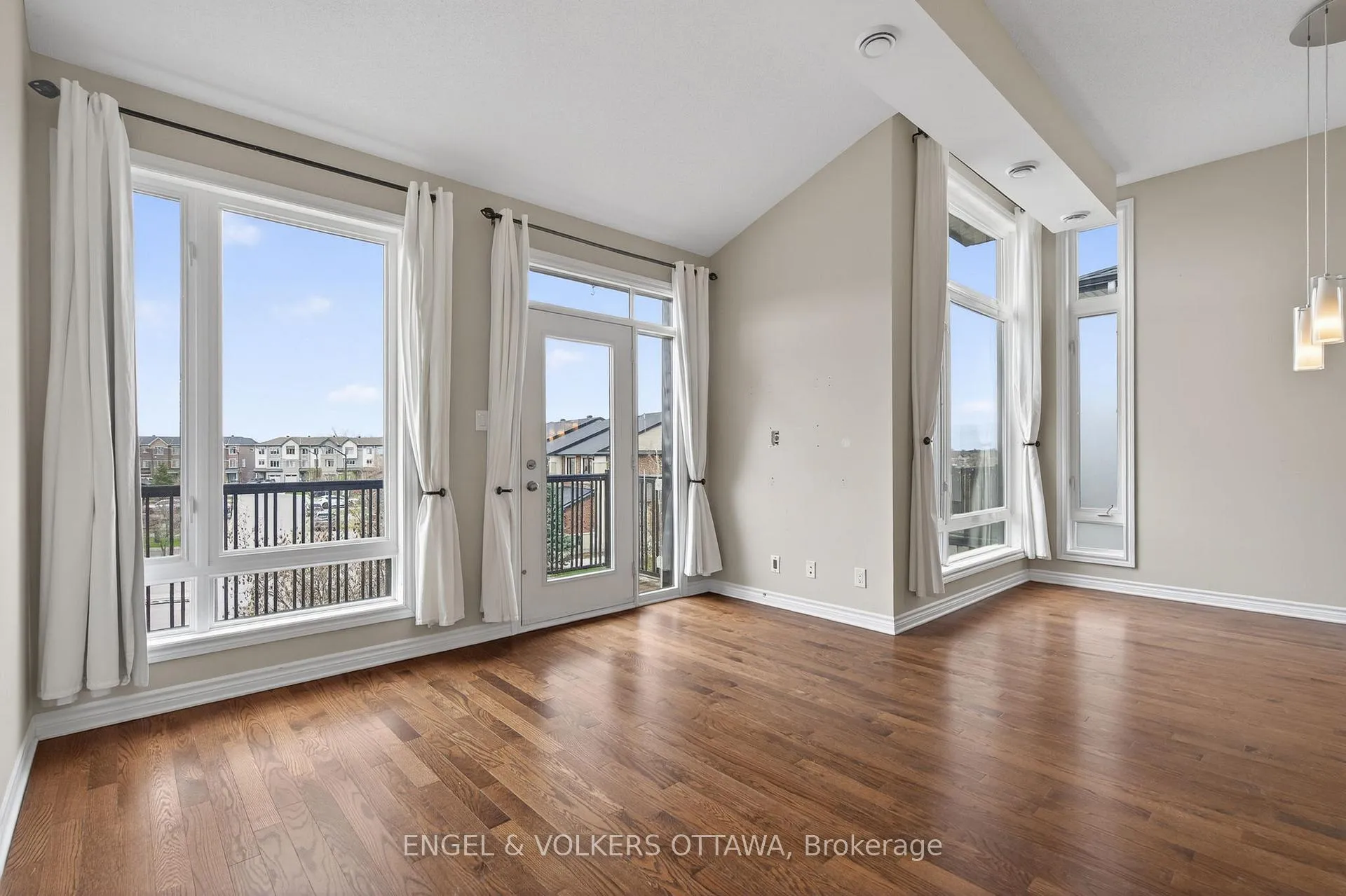 Photo 8 of Unit 52, 119 Poplin Street, Ottawa, Riverside South/Gloucester Glen — HOMEH