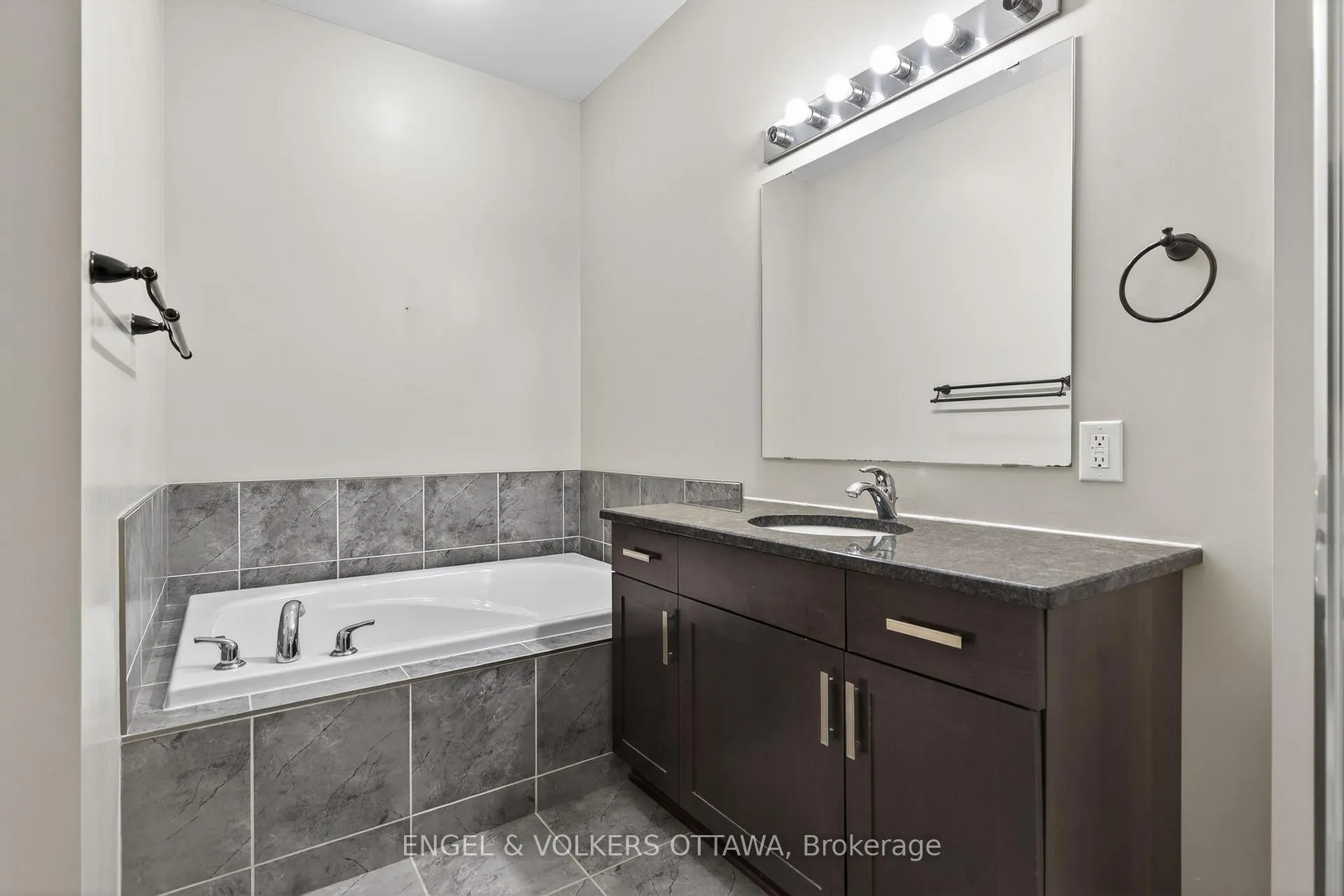 Photo 22 of Unit 52, 119 Poplin Street, Ottawa, Riverside South/Gloucester Glen — HOMEH