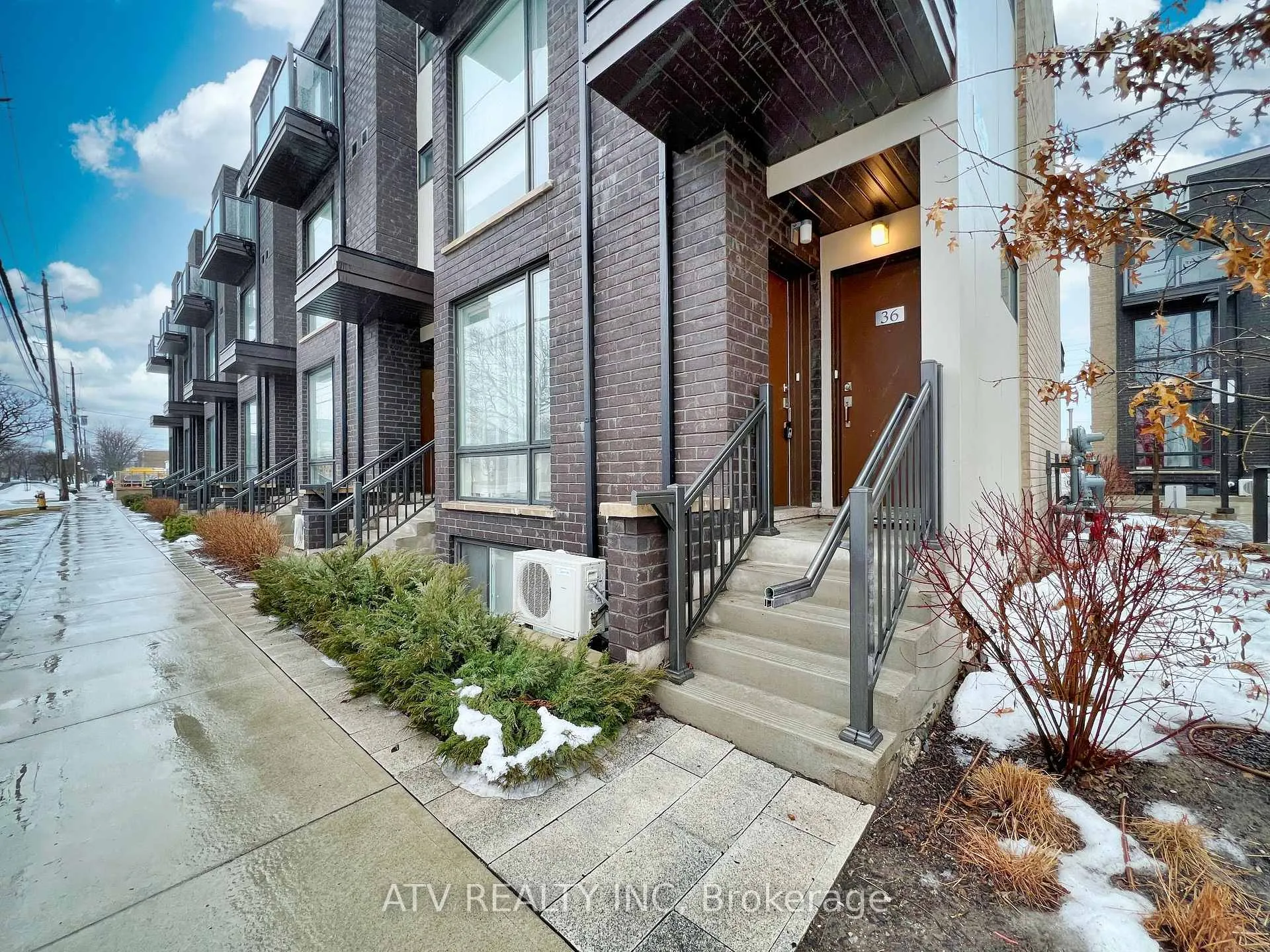 Front of Unit 35, 26 Fieldway Road