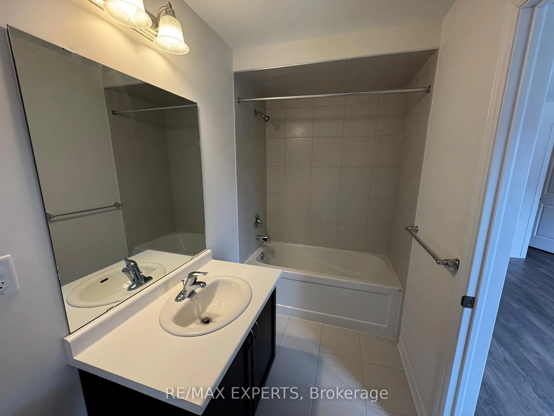 Photo 5 of Unit Upper, 81 Mckernan Avenue, Brantford — HOMEH
