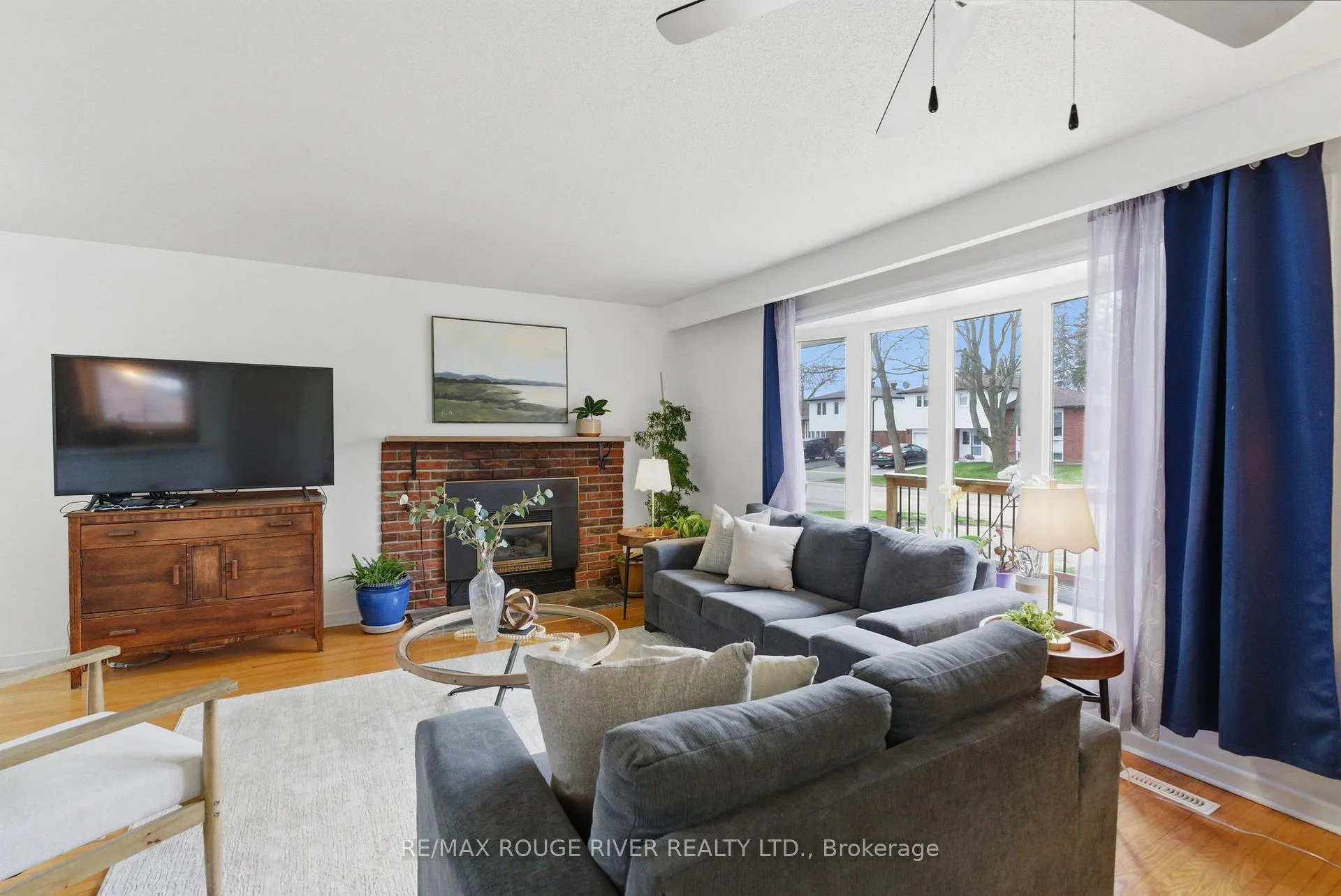 Photo 3 of 102 Bryant Road, Ajax, South East — HOMEH