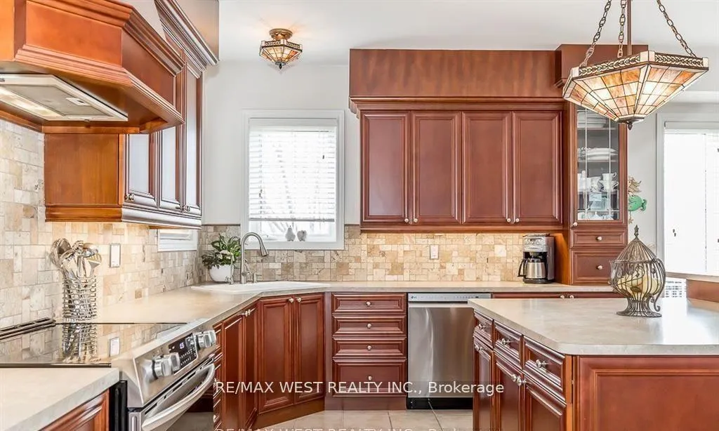 Photo 6 of 118 Succession Crescent, Barrie, Innis-Shore — HOMEH