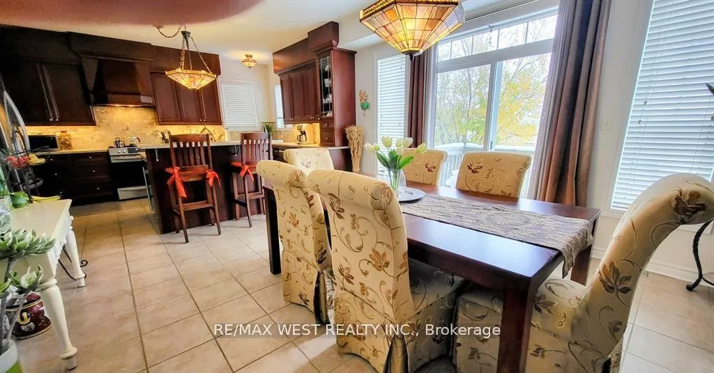 Photo 12 of 118 Succession Crescent, Barrie, Innis-Shore — HOMEH