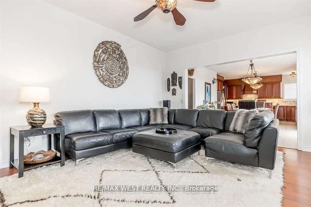 Photo 16 of 118 Succession Crescent, Barrie, Innis-Shore — HOMEH