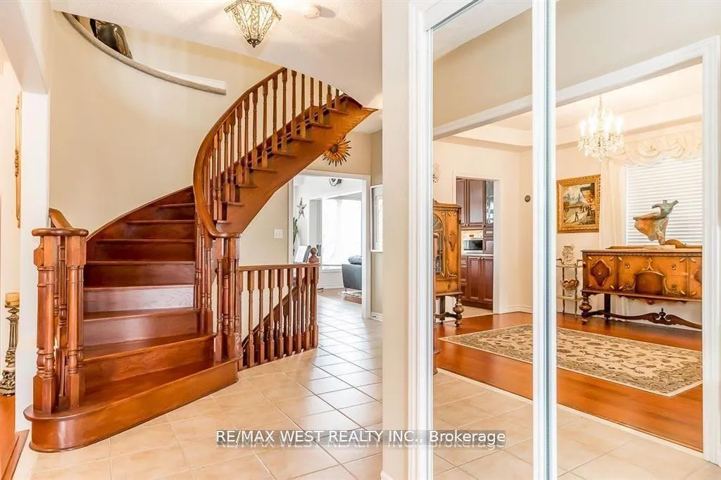 Photo 23 of 118 Succession Crescent, Barrie, Innis-Shore — HOMEH