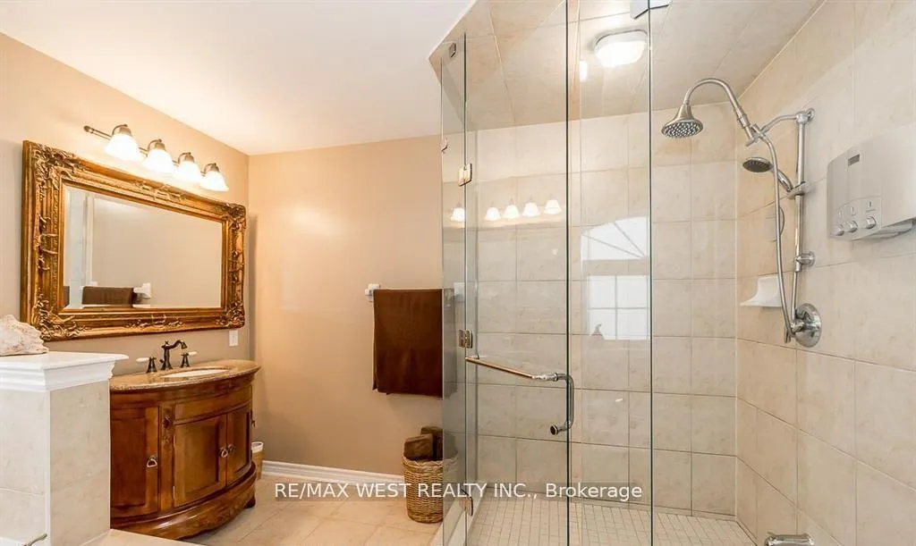 Photo 31 of 118 Succession Crescent, Barrie, Innis-Shore — HOMEH
