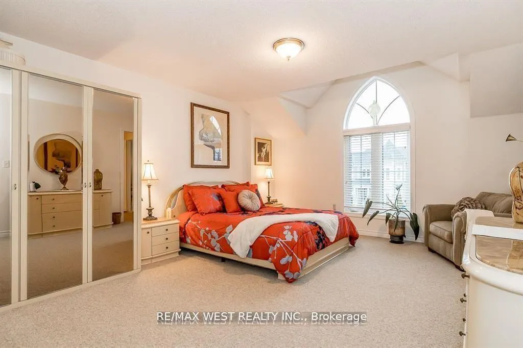 Photo 32 of 118 Succession Crescent, Barrie, Innis-Shore — HOMEH