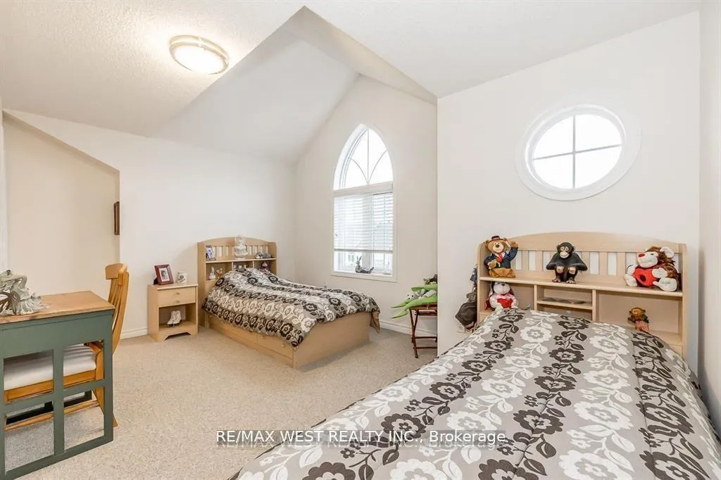 Photo 35 of 118 Succession Crescent, Barrie, Innis-Shore — HOMEH