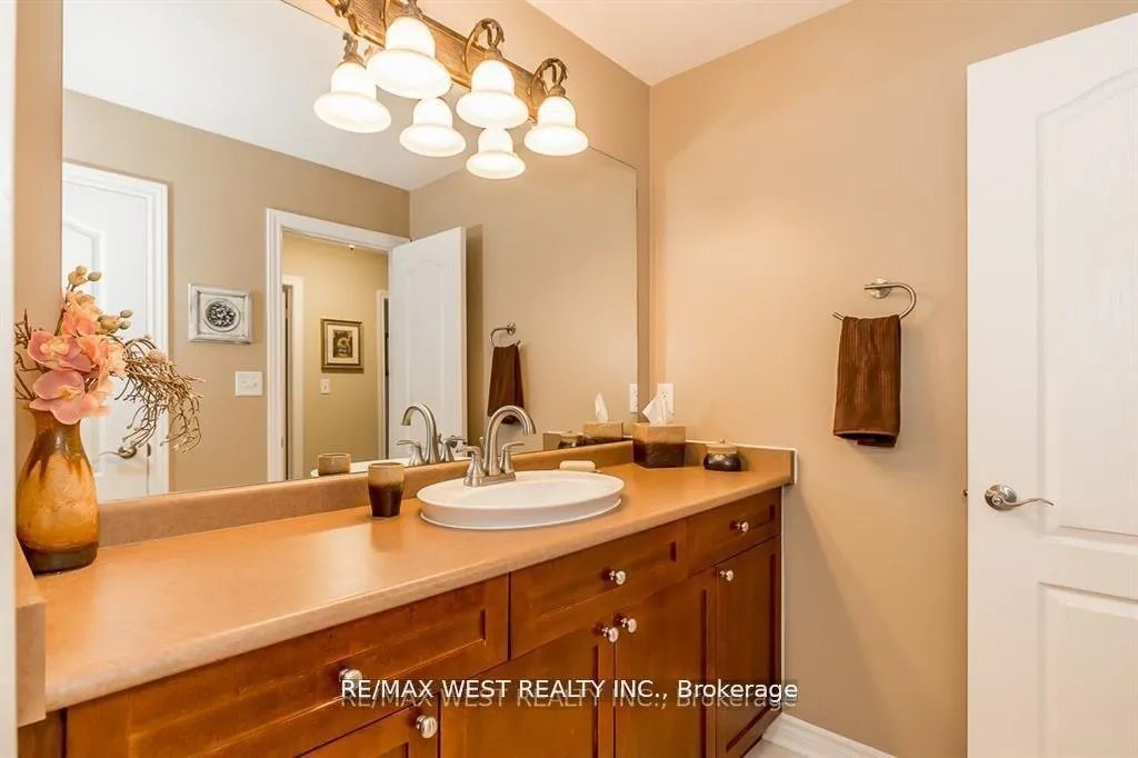 Photo 40 of 118 Succession Crescent, Barrie, Innis-Shore — HOMEH