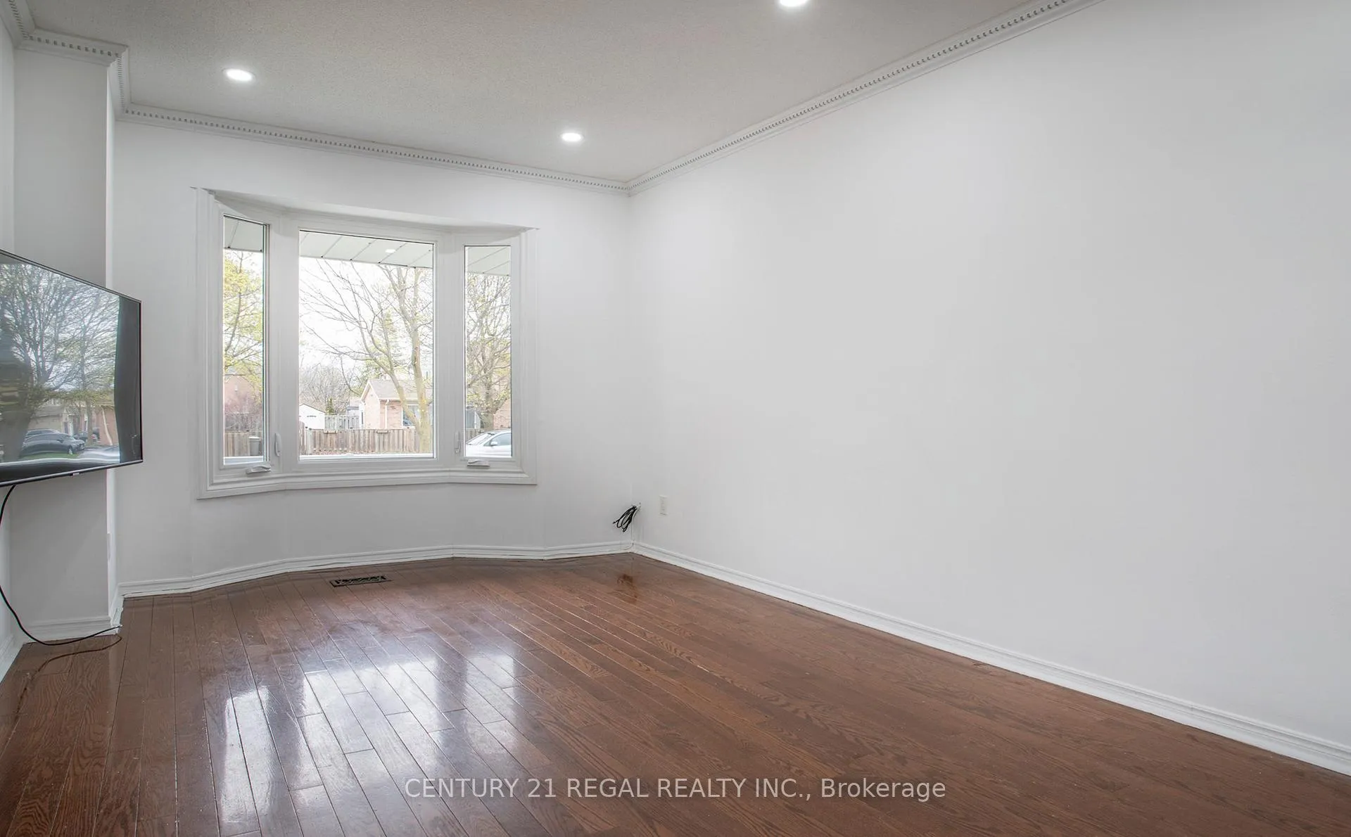 Photo 5 of 26 Angus Drive, Ajax, Central — HOMEH