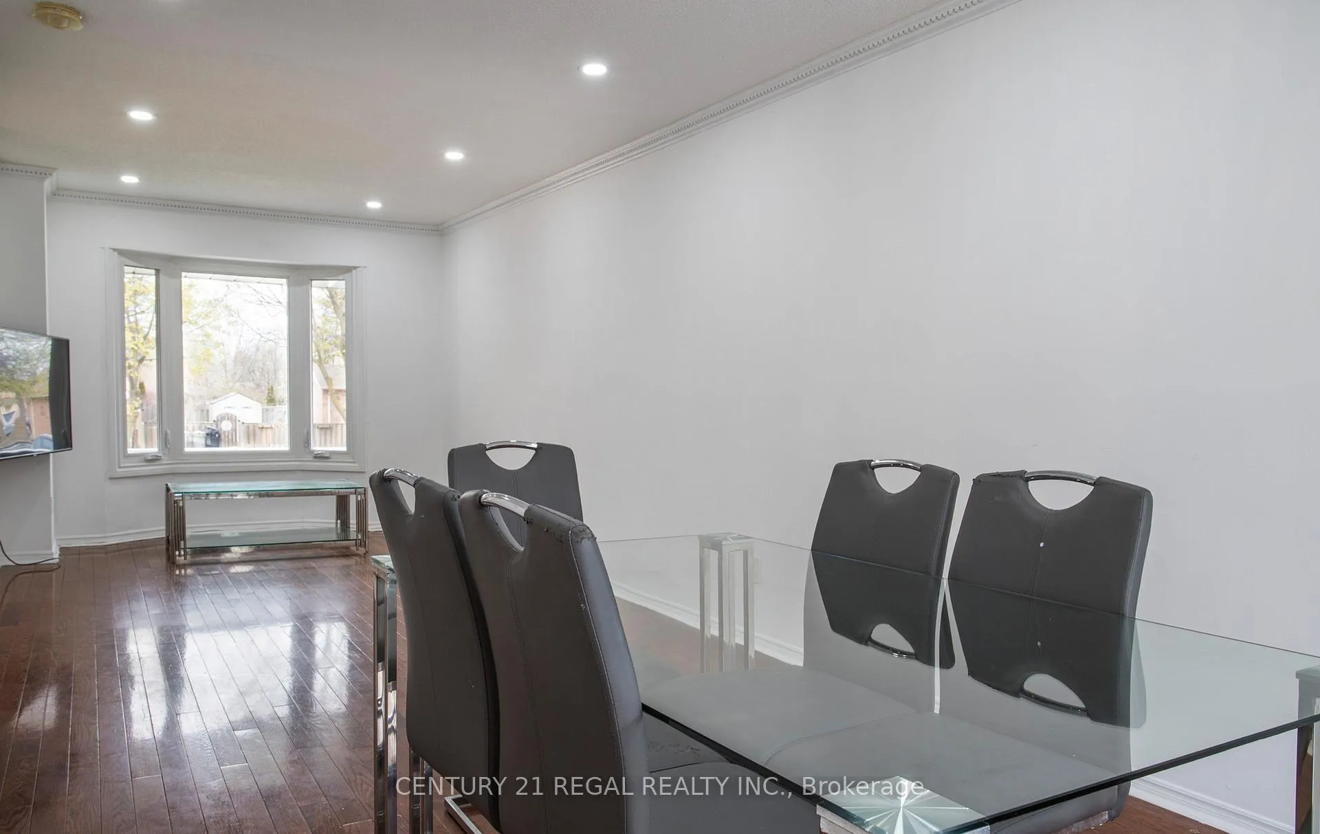 Photo 8 of 26 Angus Drive, Ajax, Central — HOMEH