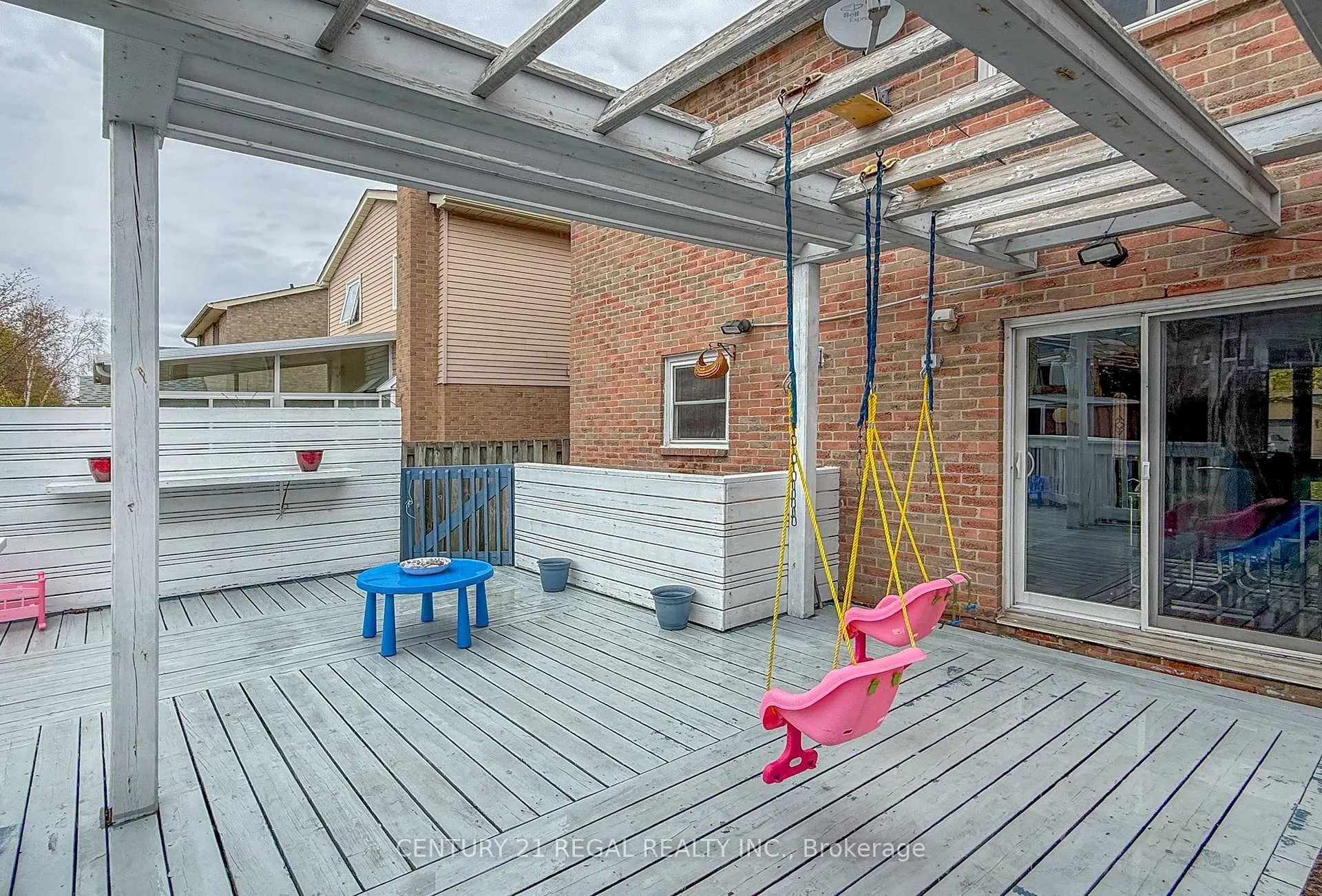 Photo 10 of 26 Angus Drive, Ajax, Central — HOMEH