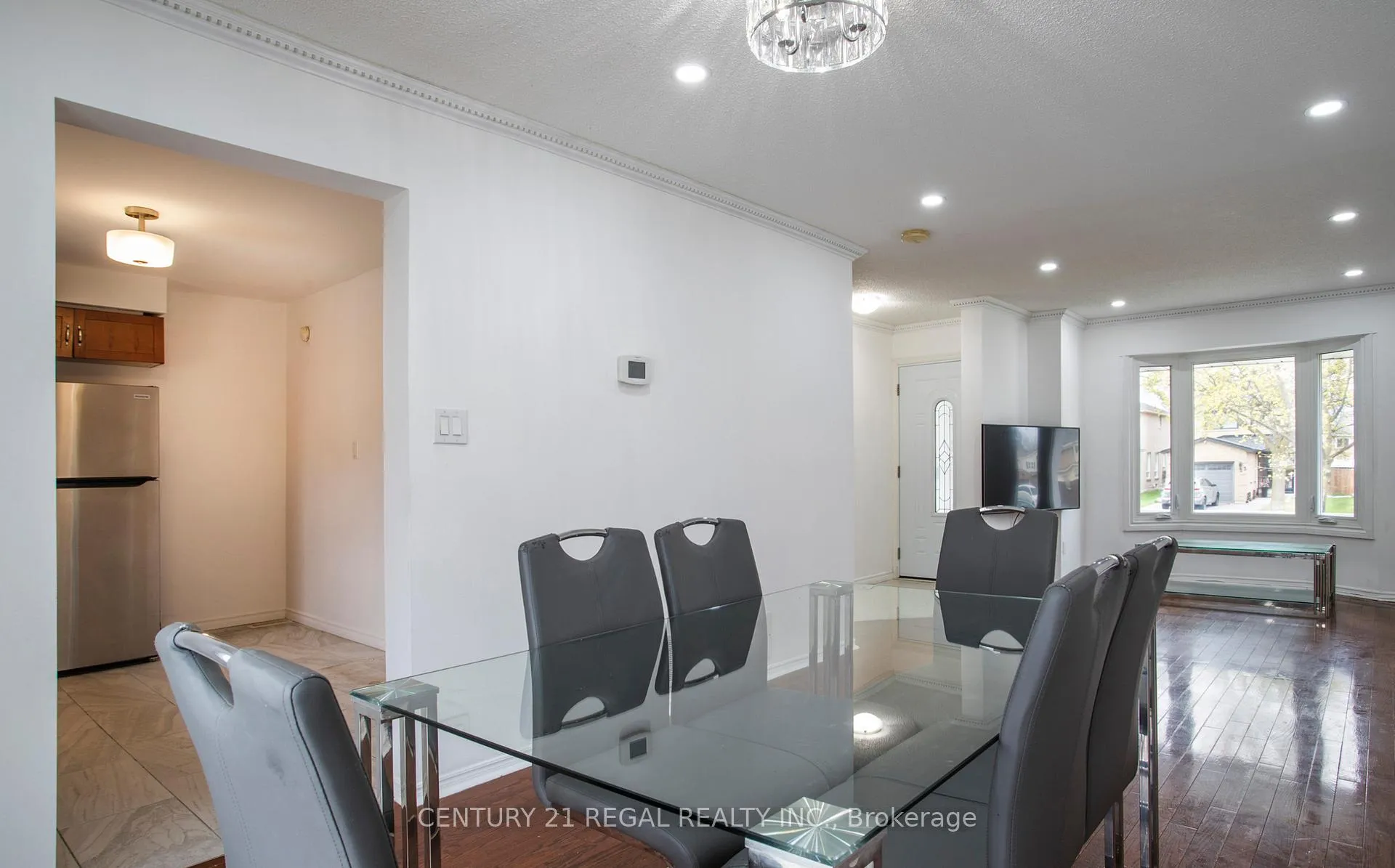Photo 12 of 26 Angus Drive, Ajax, Central — HOMEH