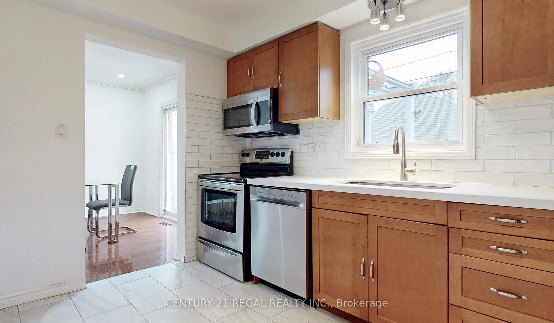 Photo 13 of 26 Angus Drive, Ajax, Central — HOMEH