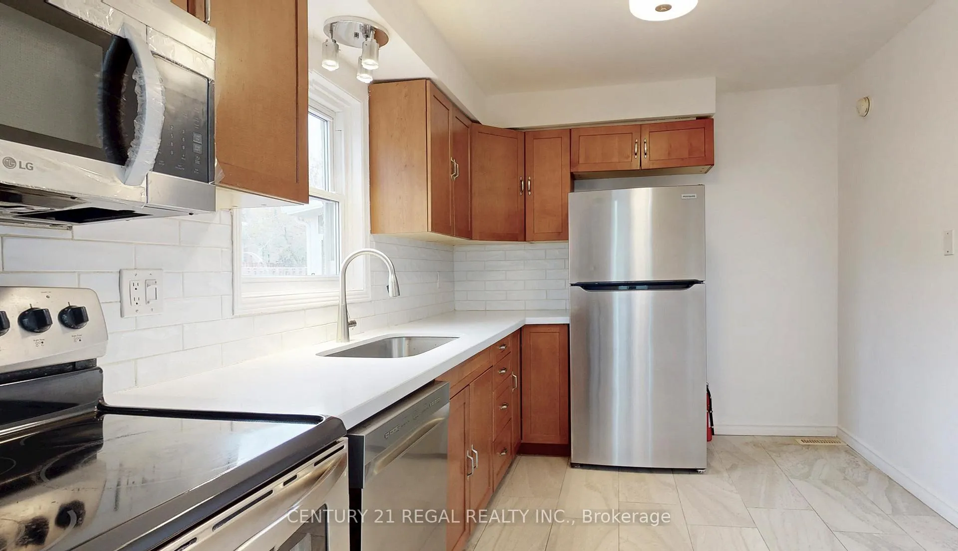 Photo 15 of 26 Angus Drive, Ajax, Central — HOMEH