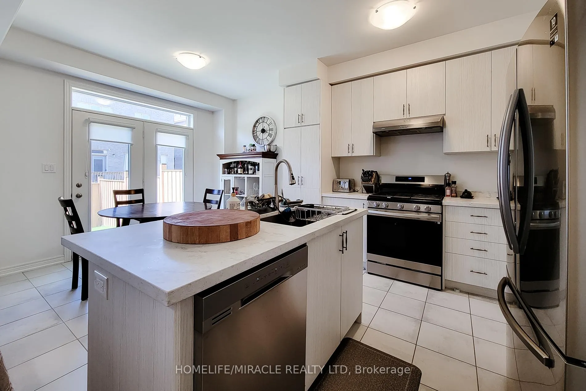 Photo 12 of 88 Westfield Crescent, Hamilton, Waterdown — HOMEH