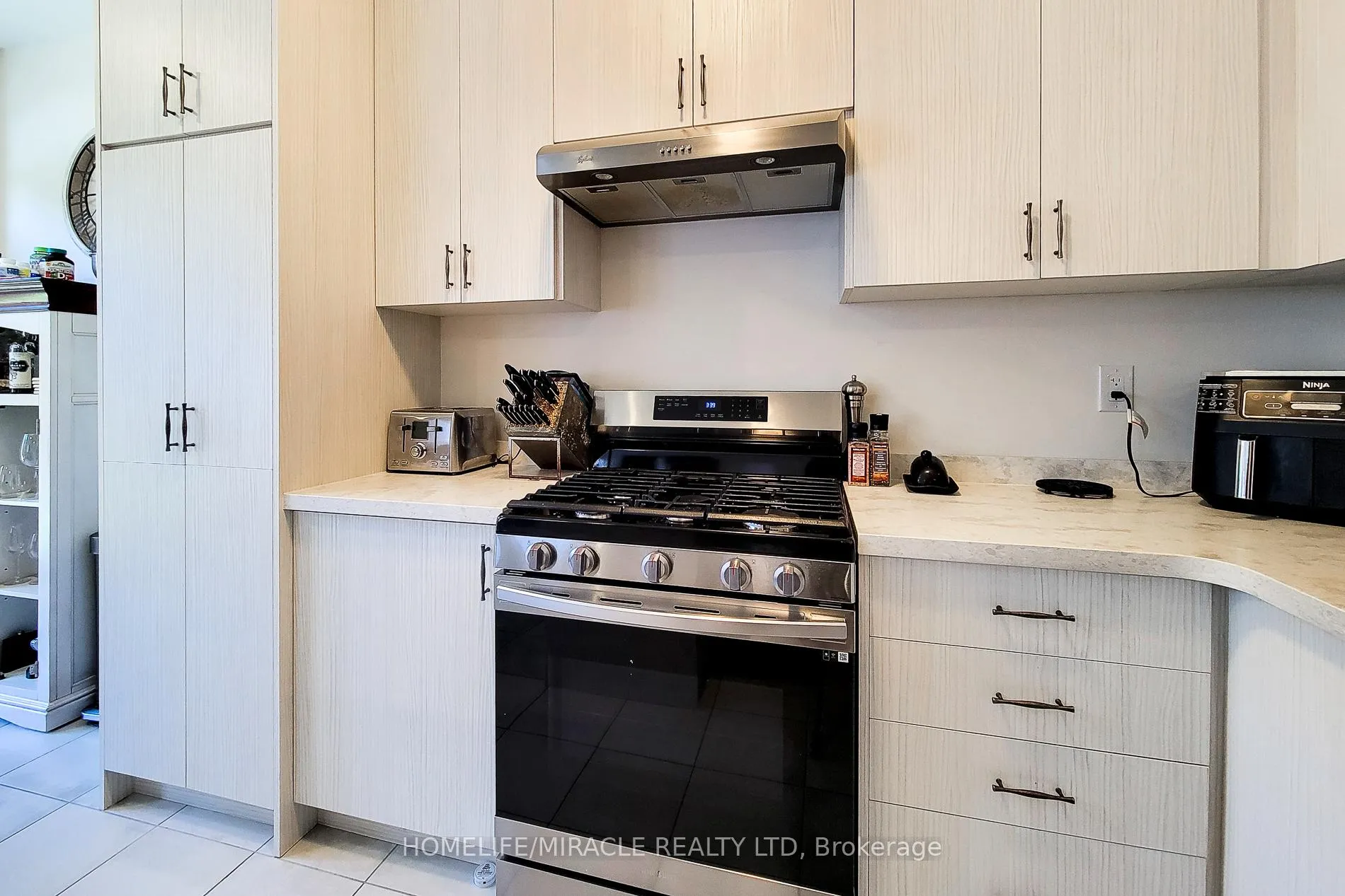 Photo 15 of 88 Westfield Crescent, Hamilton, Waterdown — HOMEH