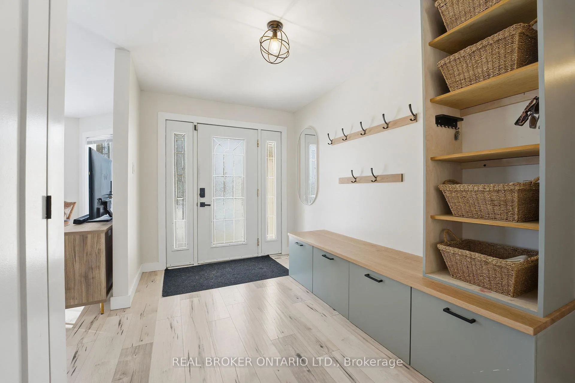 Photo 3 of 1391 Sutherland Drive, Ottawa, Manotick South to Roger Stevens — HOMEH