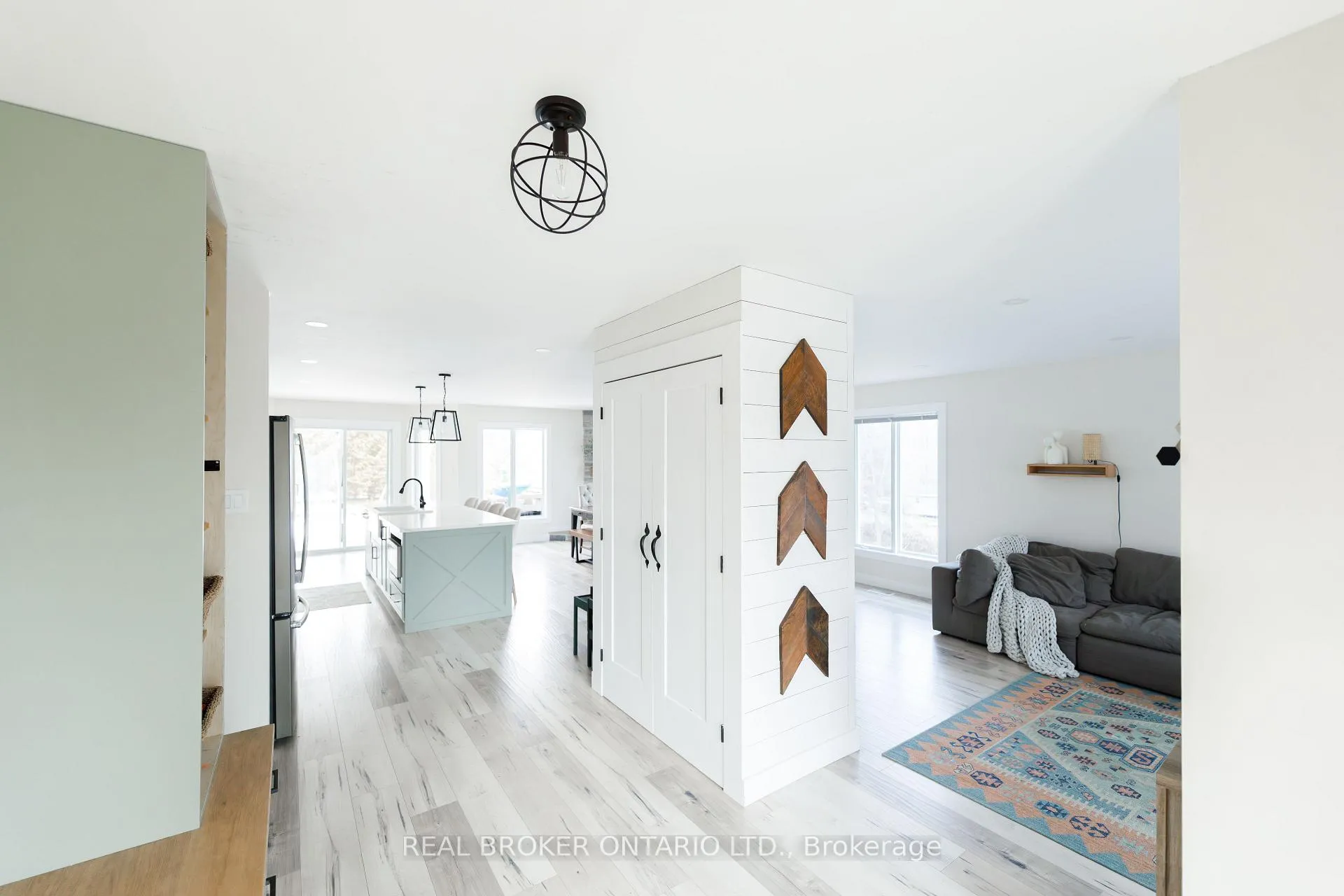 Photo 4 of 1391 Sutherland Drive, Ottawa, Manotick South to Roger Stevens — HOMEH