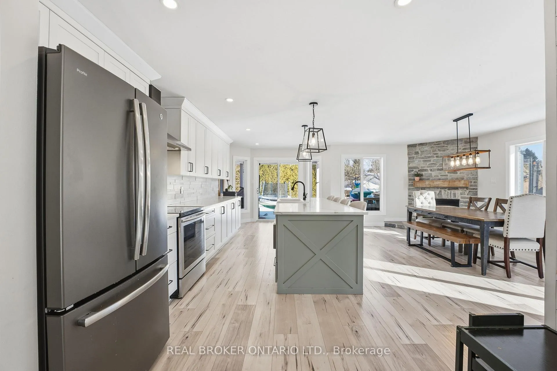 Photo 5 of 1391 Sutherland Drive, Ottawa, Manotick South to Roger Stevens — HOMEH