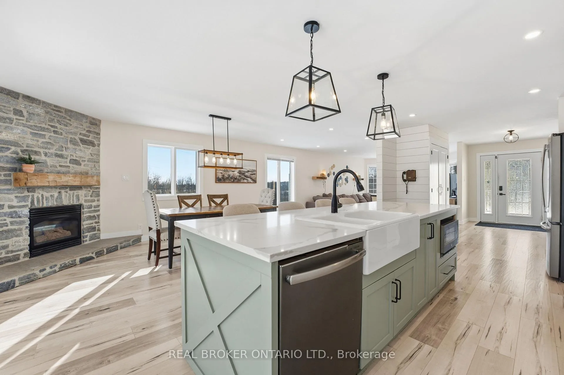 Photo 10 of 1391 Sutherland Drive, Ottawa, Manotick South to Roger Stevens — HOMEH