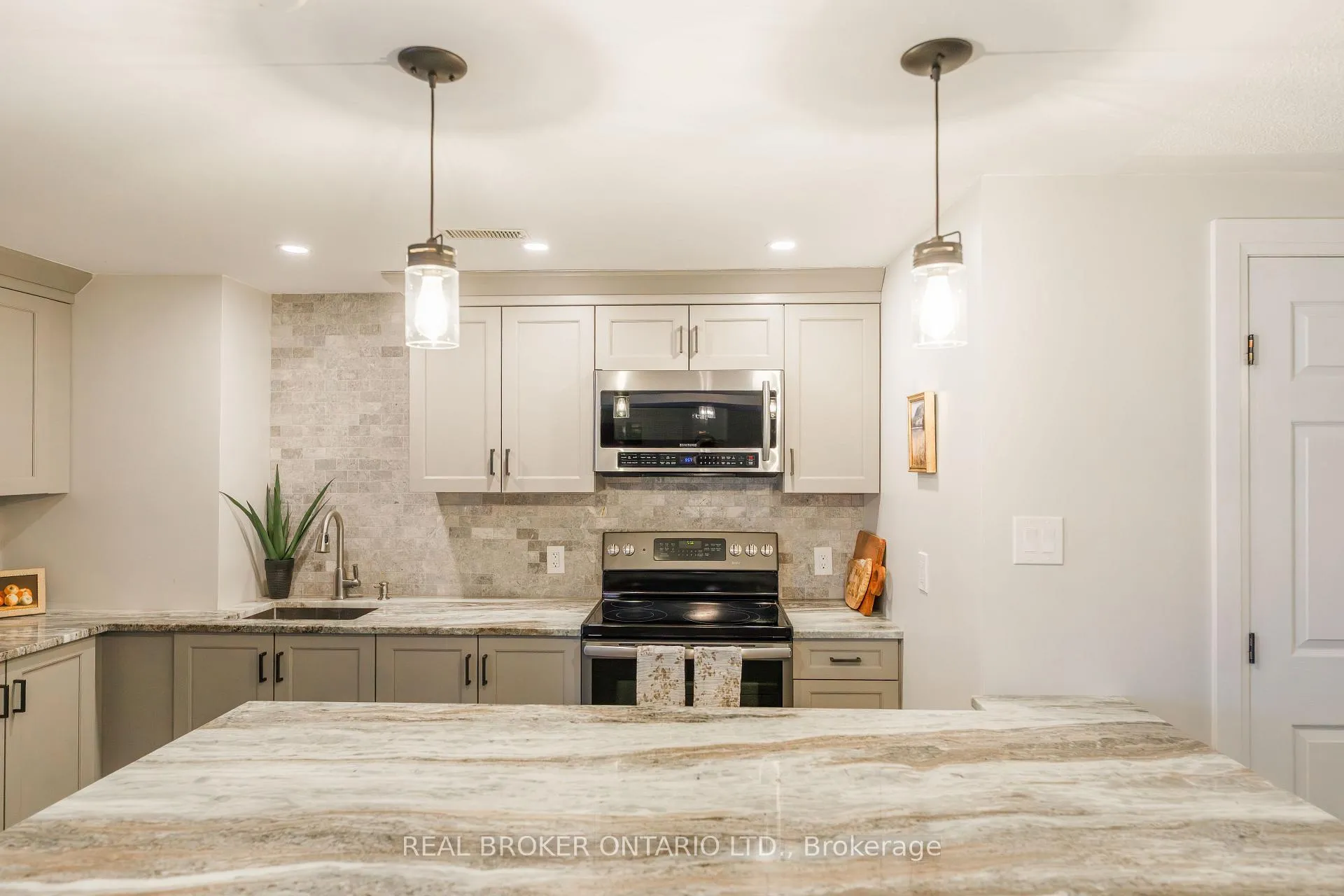 Photo 34 of 1391 Sutherland Drive, Ottawa, Manotick South to Roger Stevens — HOMEH