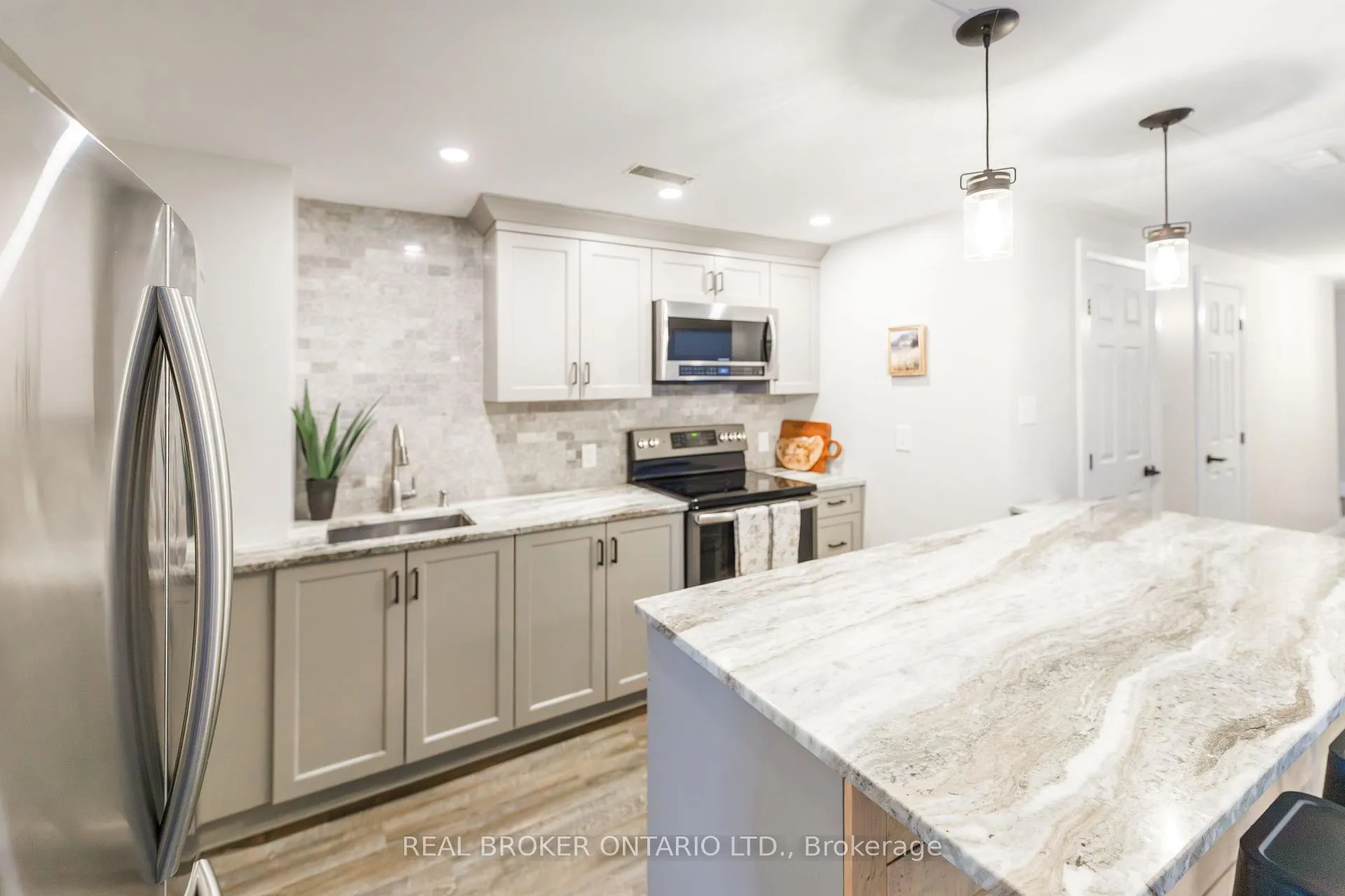 Photo 35 of 1391 Sutherland Drive, Ottawa, Manotick South to Roger Stevens — HOMEH