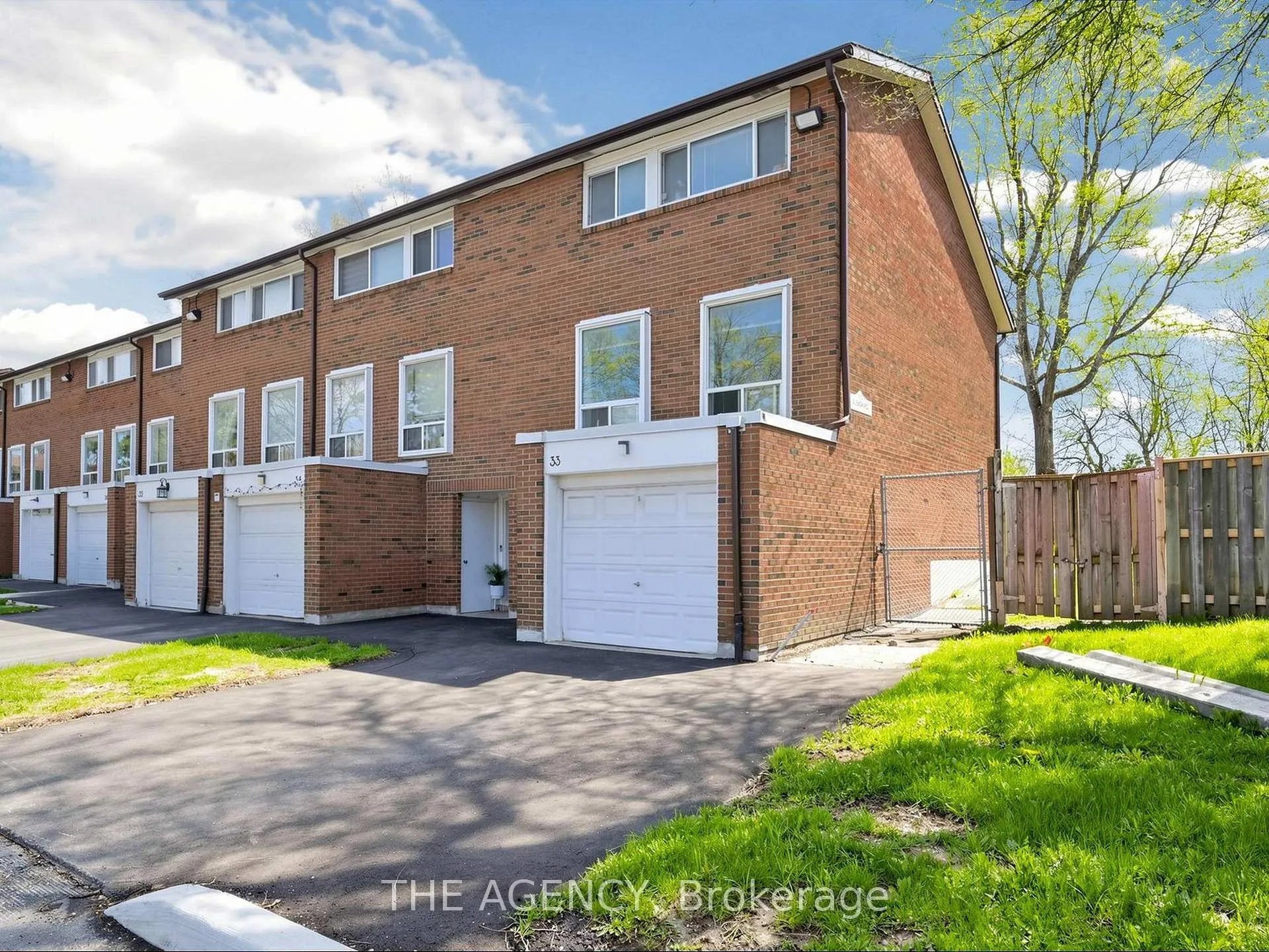 Photo 2 of Unit #33, 1559 Albion Road, Etobicoke, Mount Olive-Silverstone-Jamestown — HOMEH